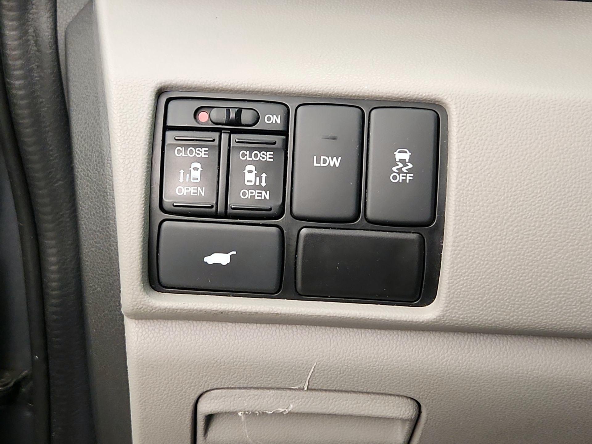 Thumbnail: 2016 Honda Odyssey - 13