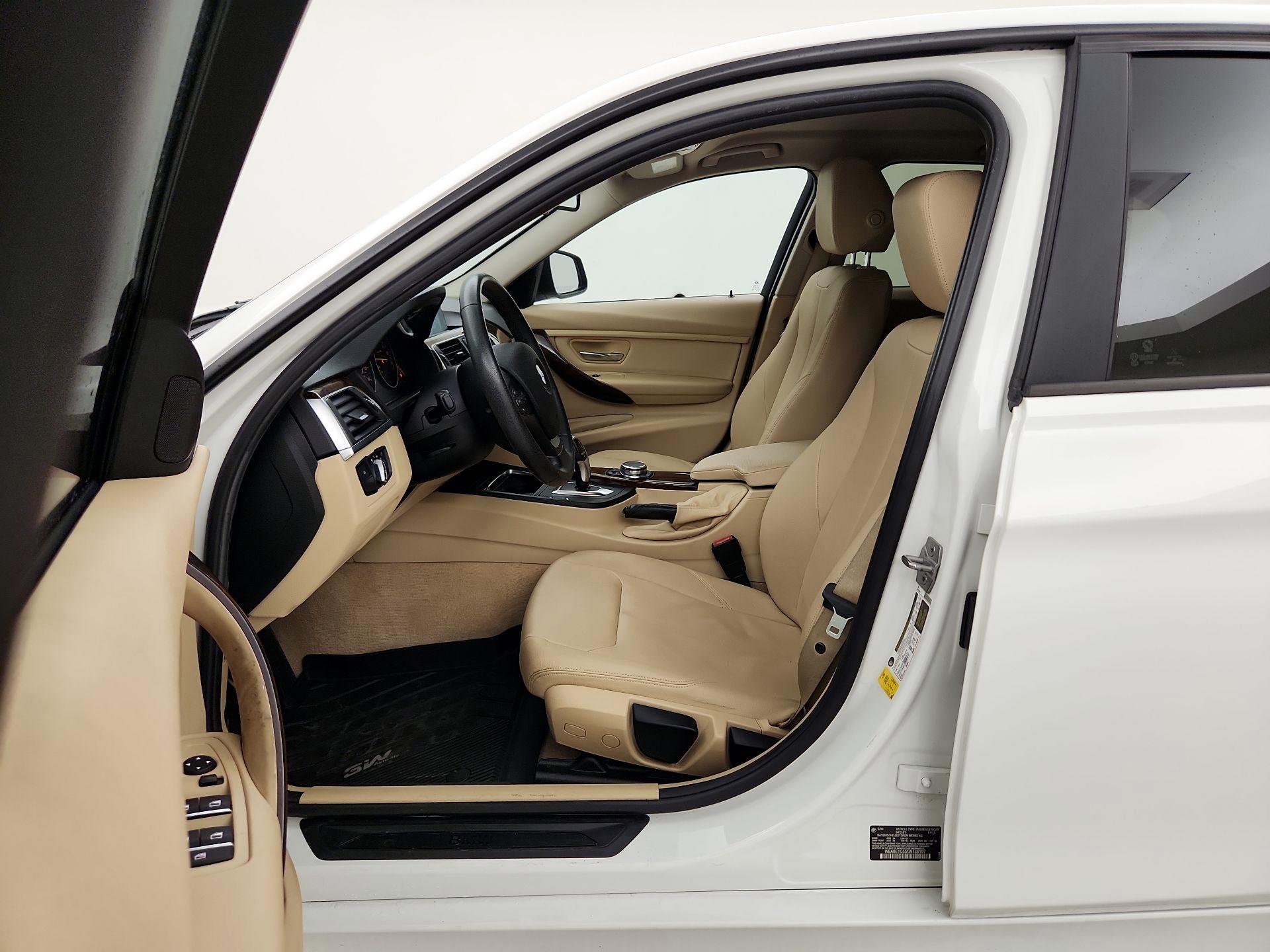 Thumbnail: 2016 BMW 3 Series - 11