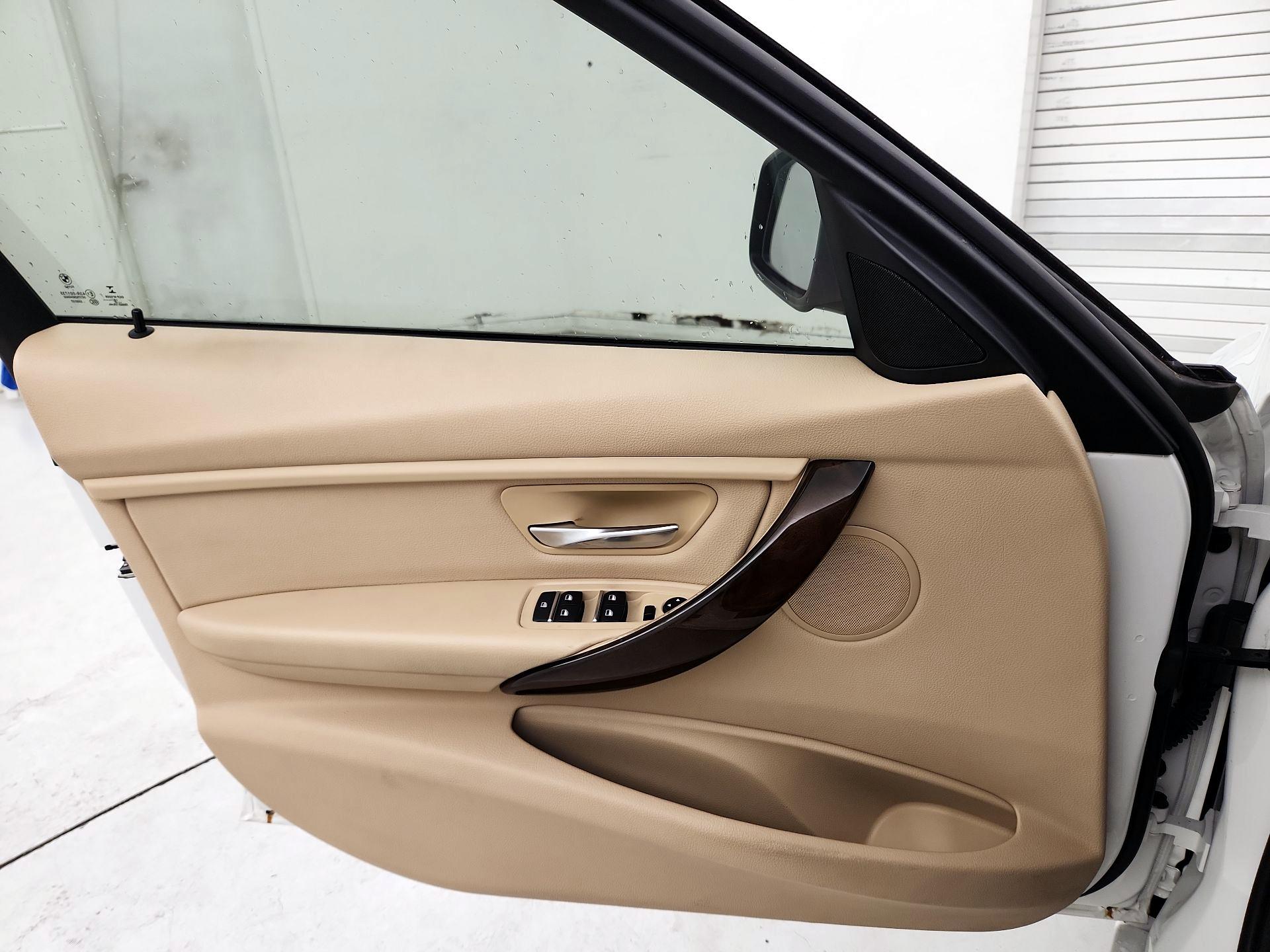 Thumbnail: 2016 BMW 3 Series - 12