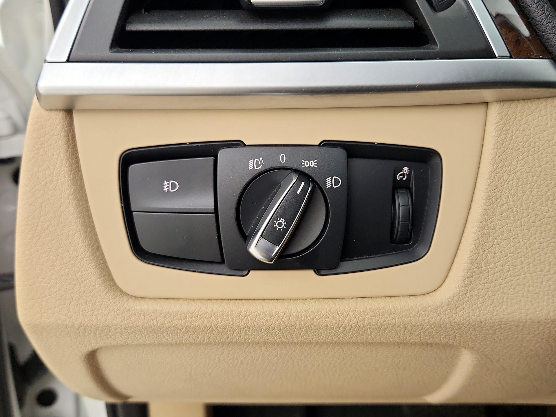 Thumbnail: 2016 BMW 3 Series - 13