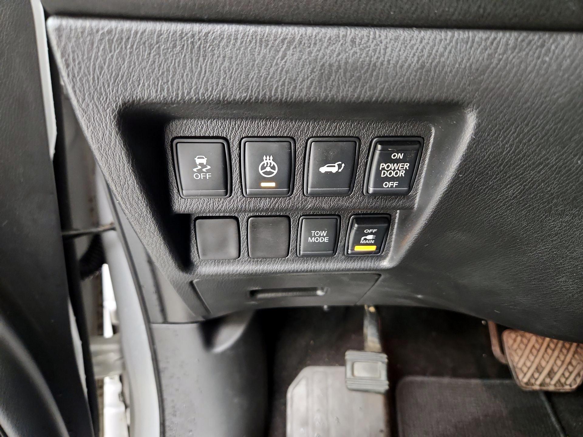 Thumbnail: 2014 Nissan Pathfinder - 13