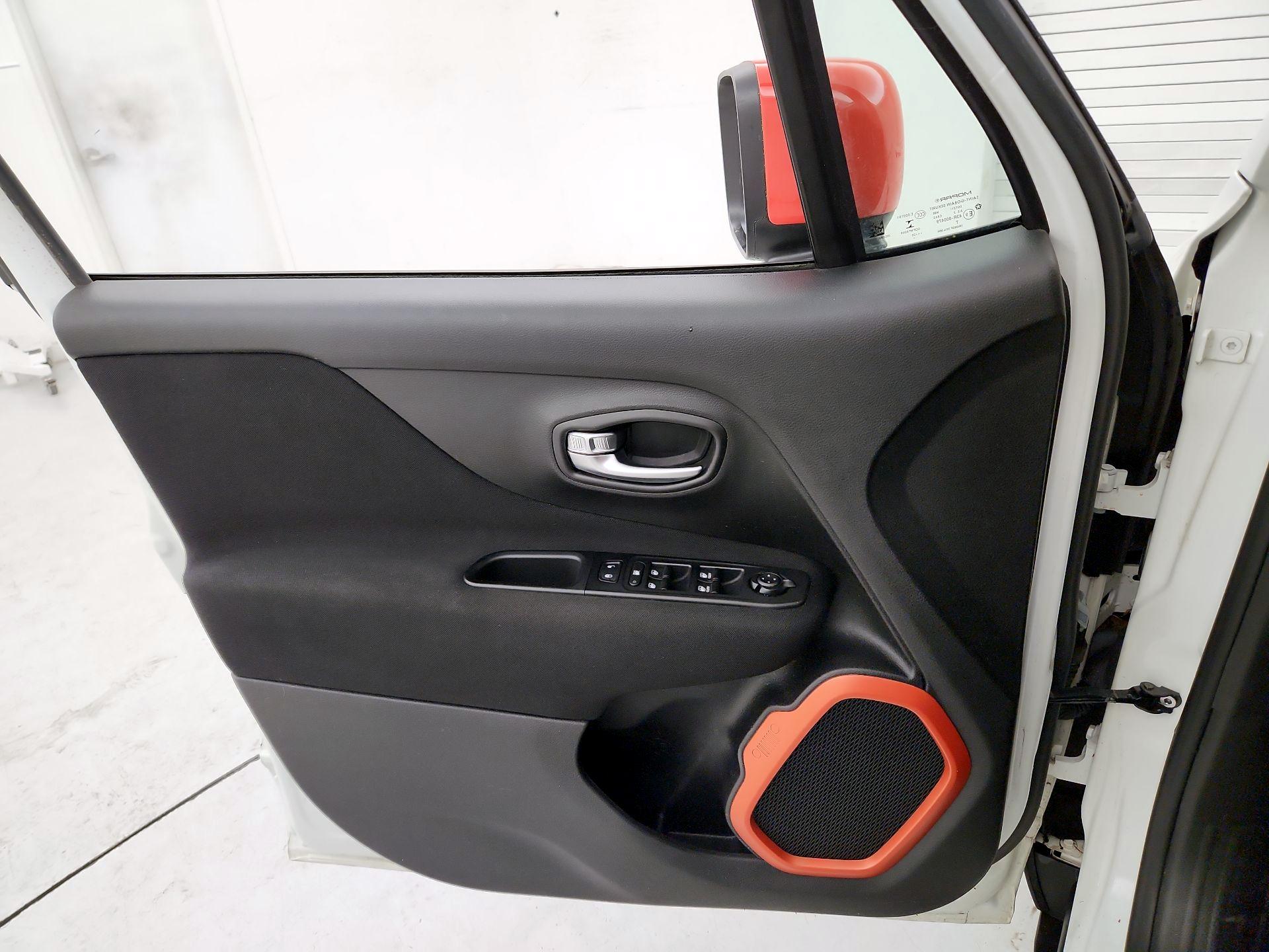 Thumbnail: 2020 Jeep Renegade - 12