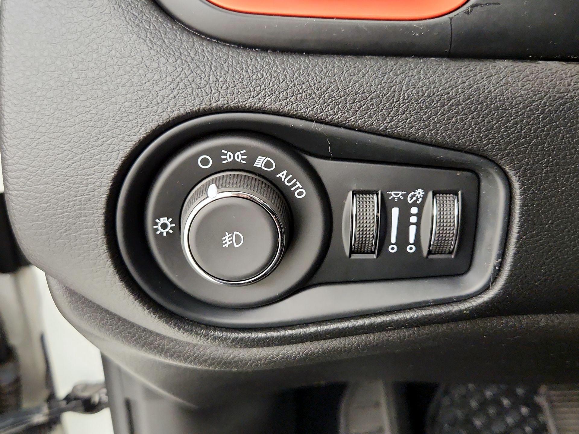 Thumbnail: 2020 Jeep Renegade - 13