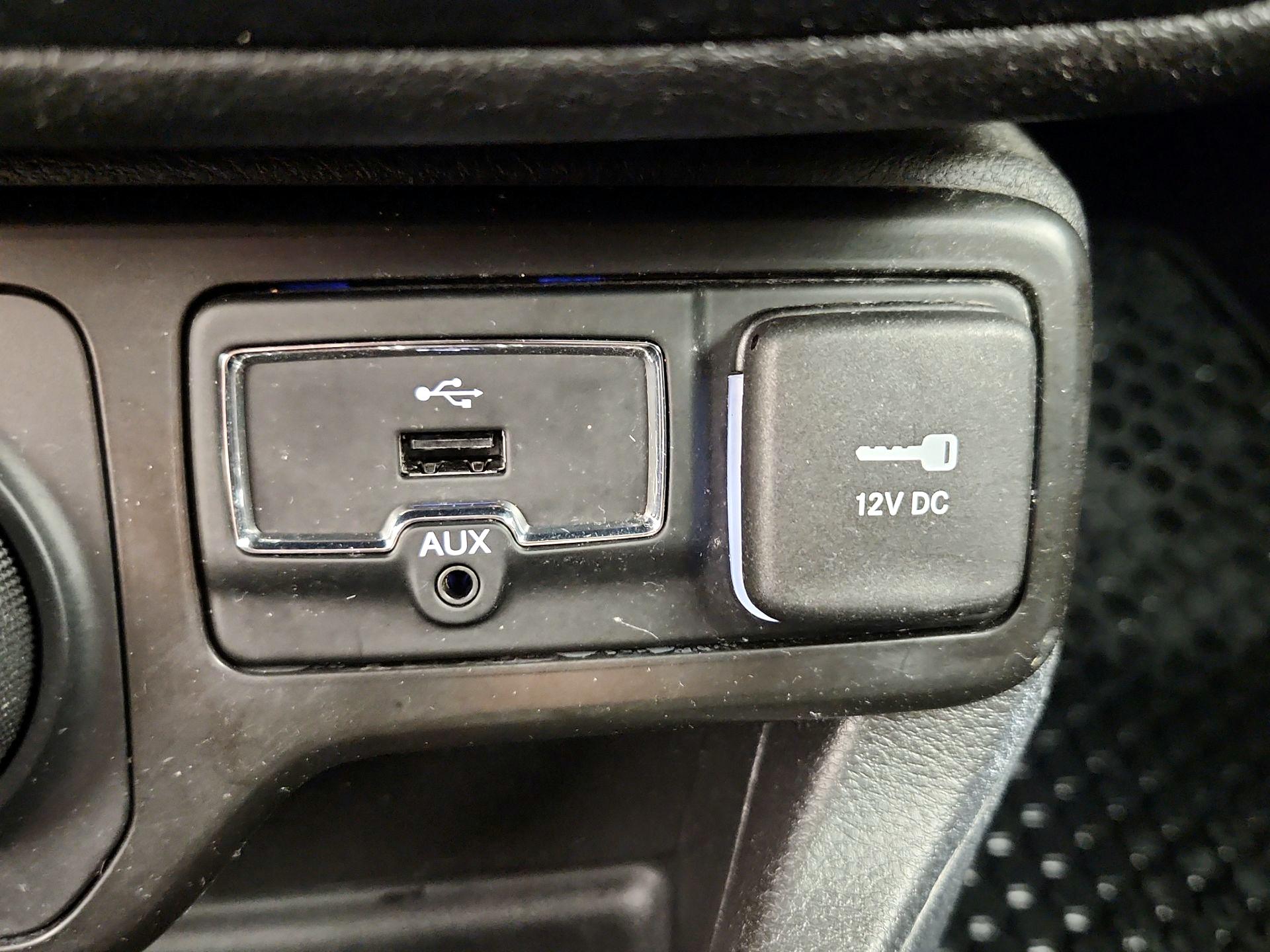 Thumbnail: 2020 Jeep Renegade - 19