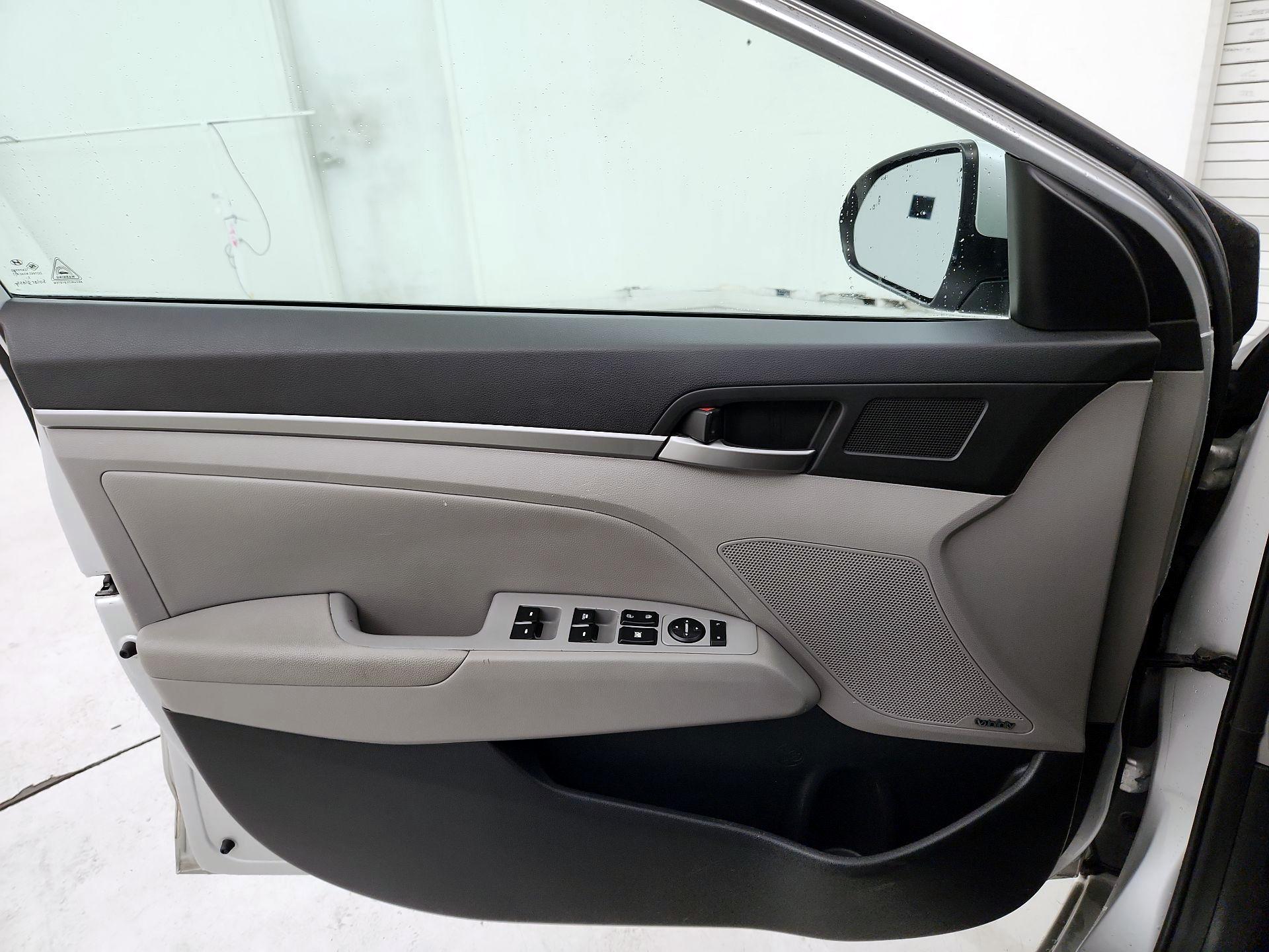 Thumbnail: 2017 Hyundai Elantra - 12