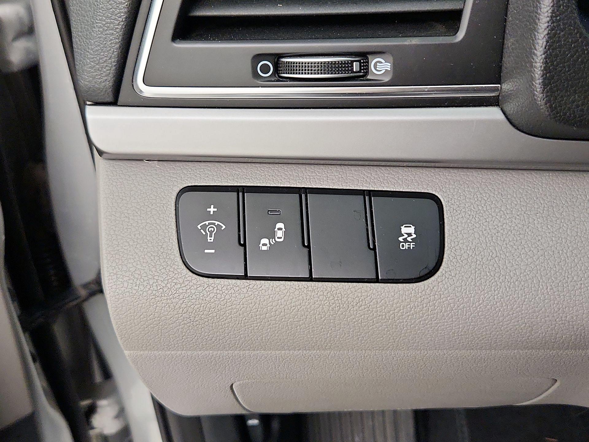 Thumbnail: 2017 Hyundai Elantra - 13