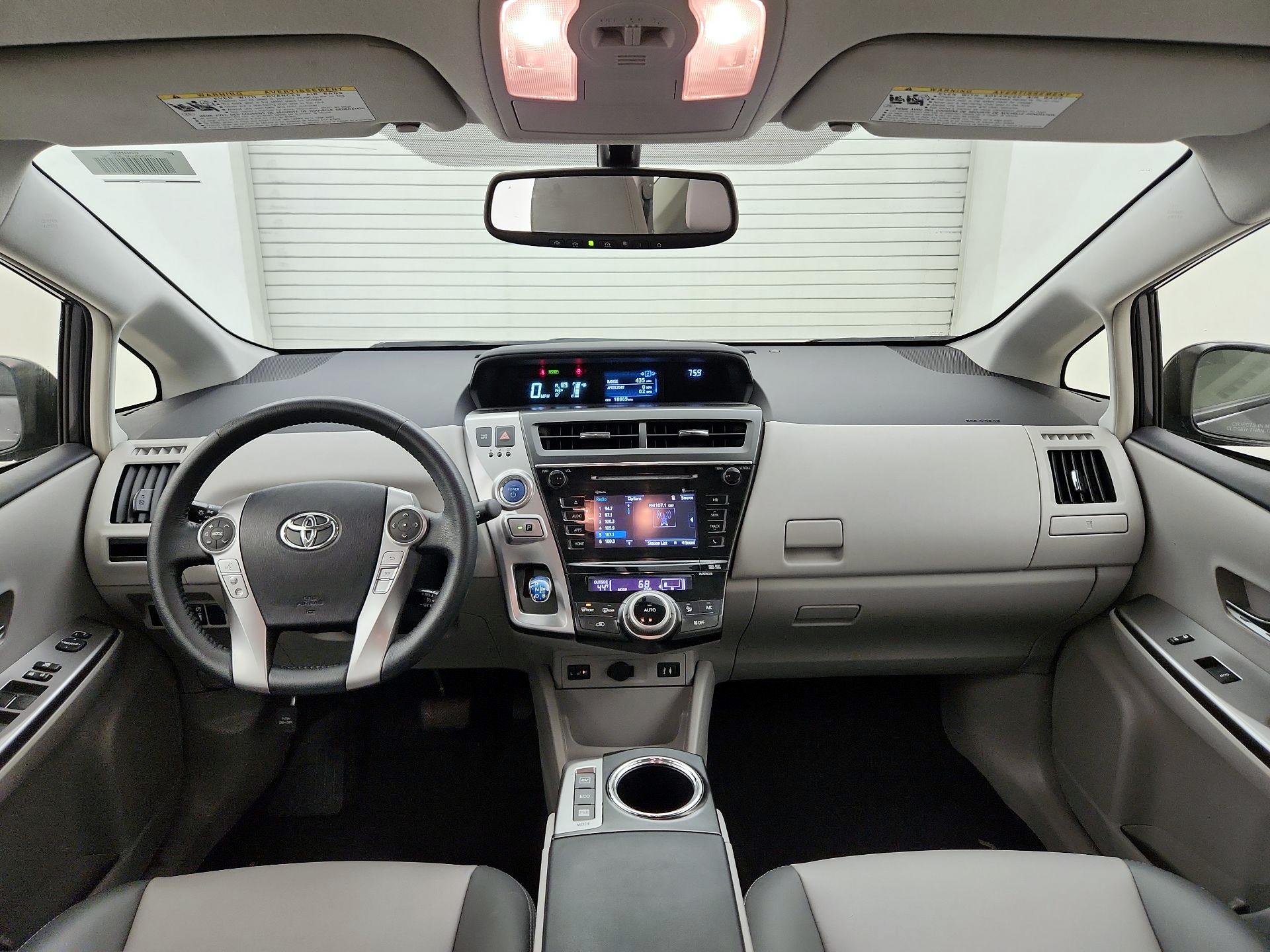 Thumbnail: 2015 Toyota Prius v - 9