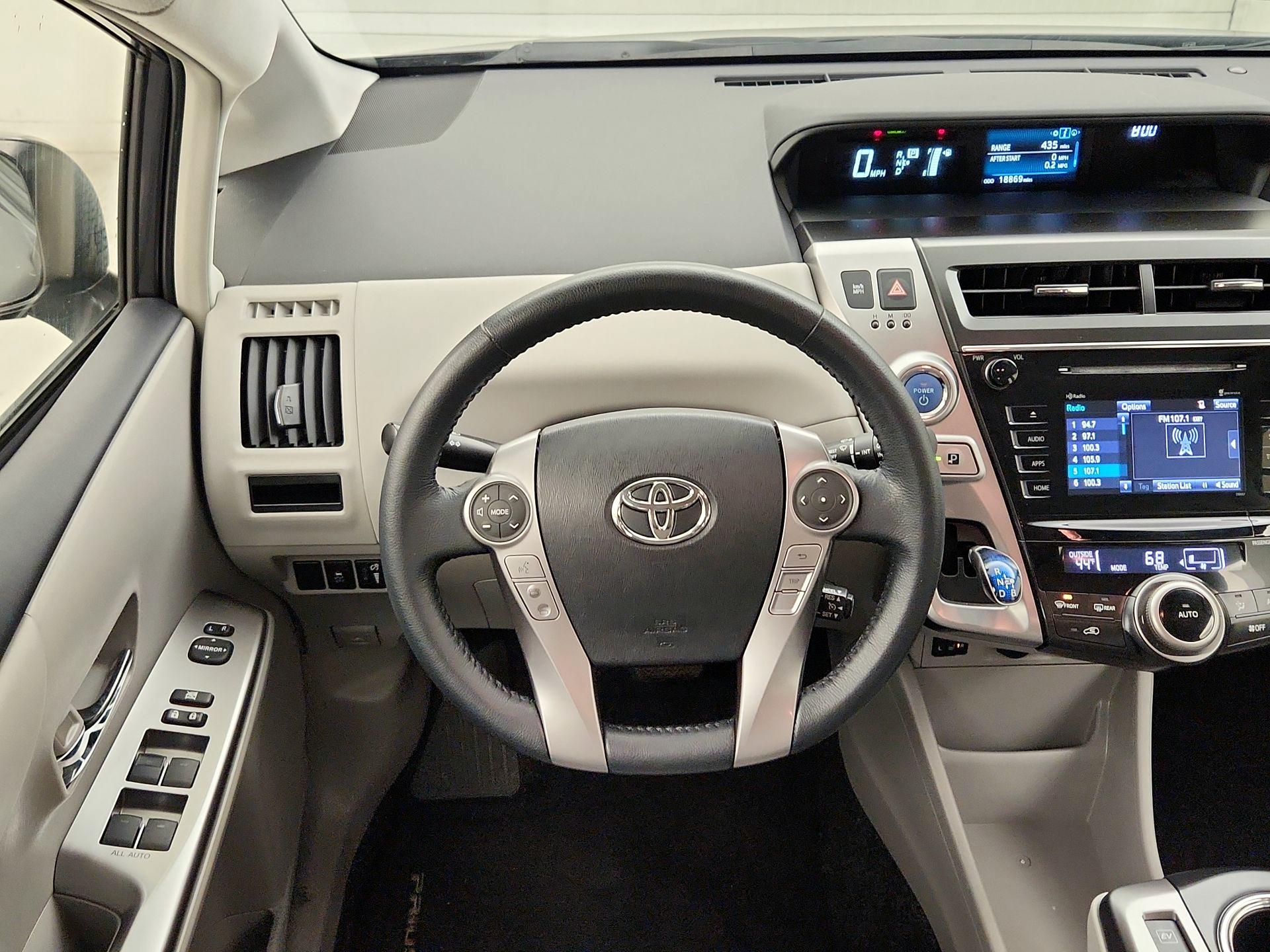 Thumbnail: 2015 Toyota Prius v - 10