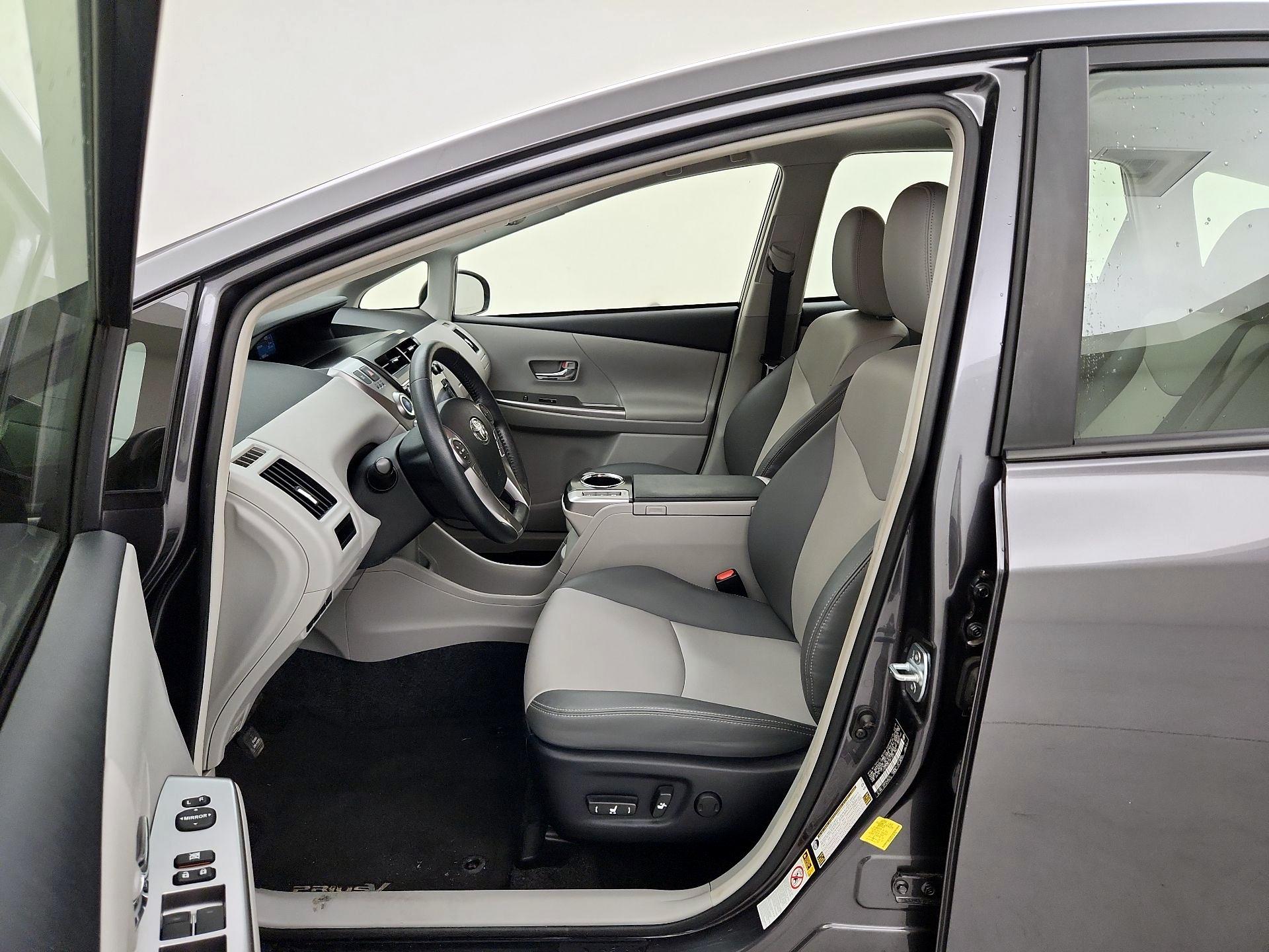 Thumbnail: 2015 Toyota Prius v - 11