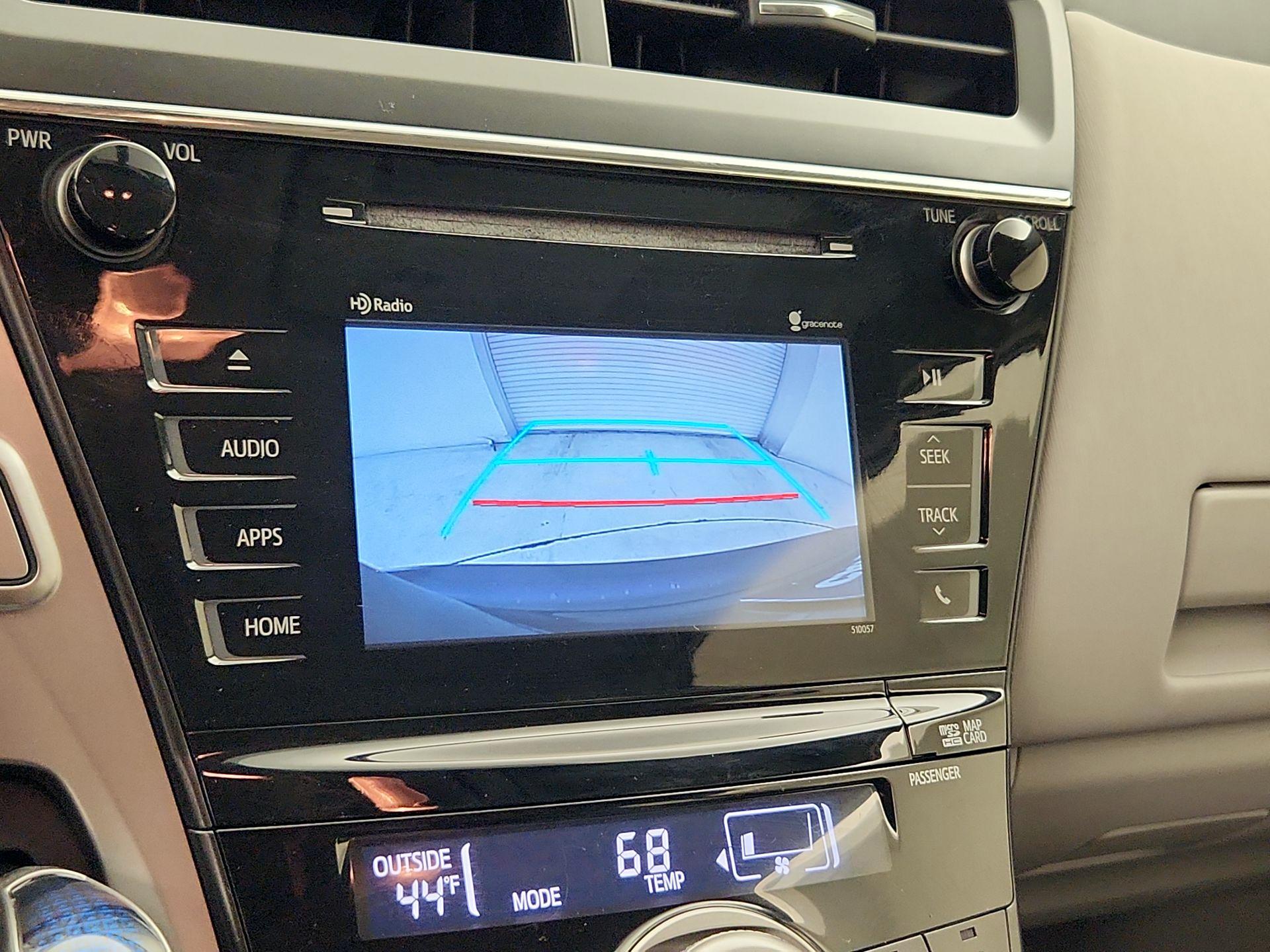 Thumbnail: 2015 Toyota Prius v - 14