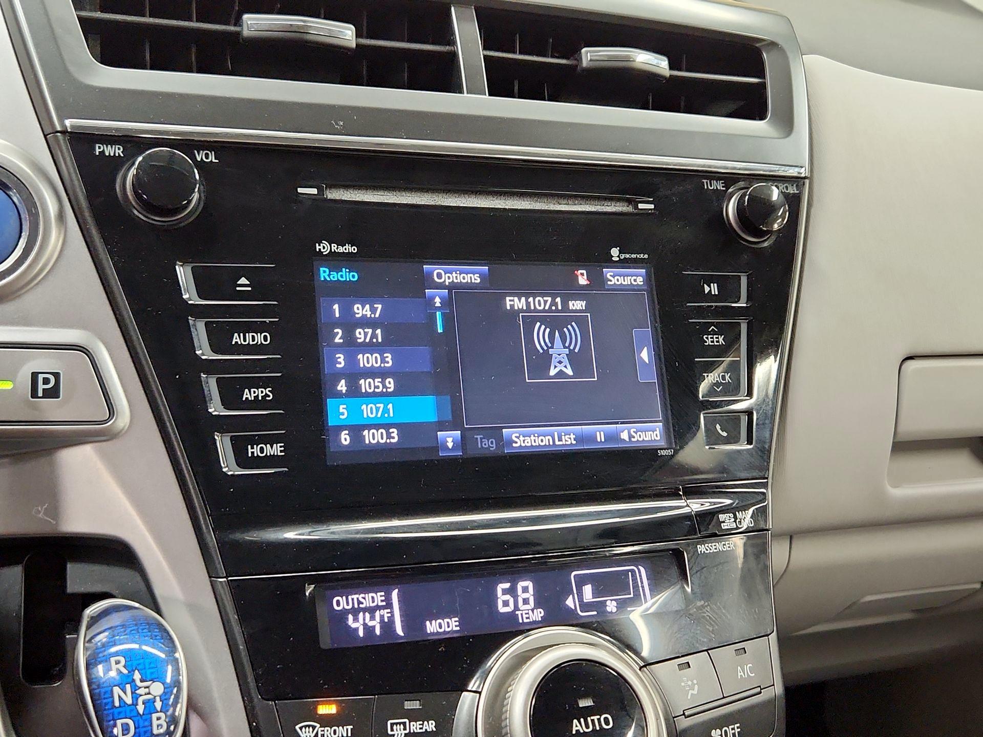 Thumbnail: 2015 Toyota Prius v - 15