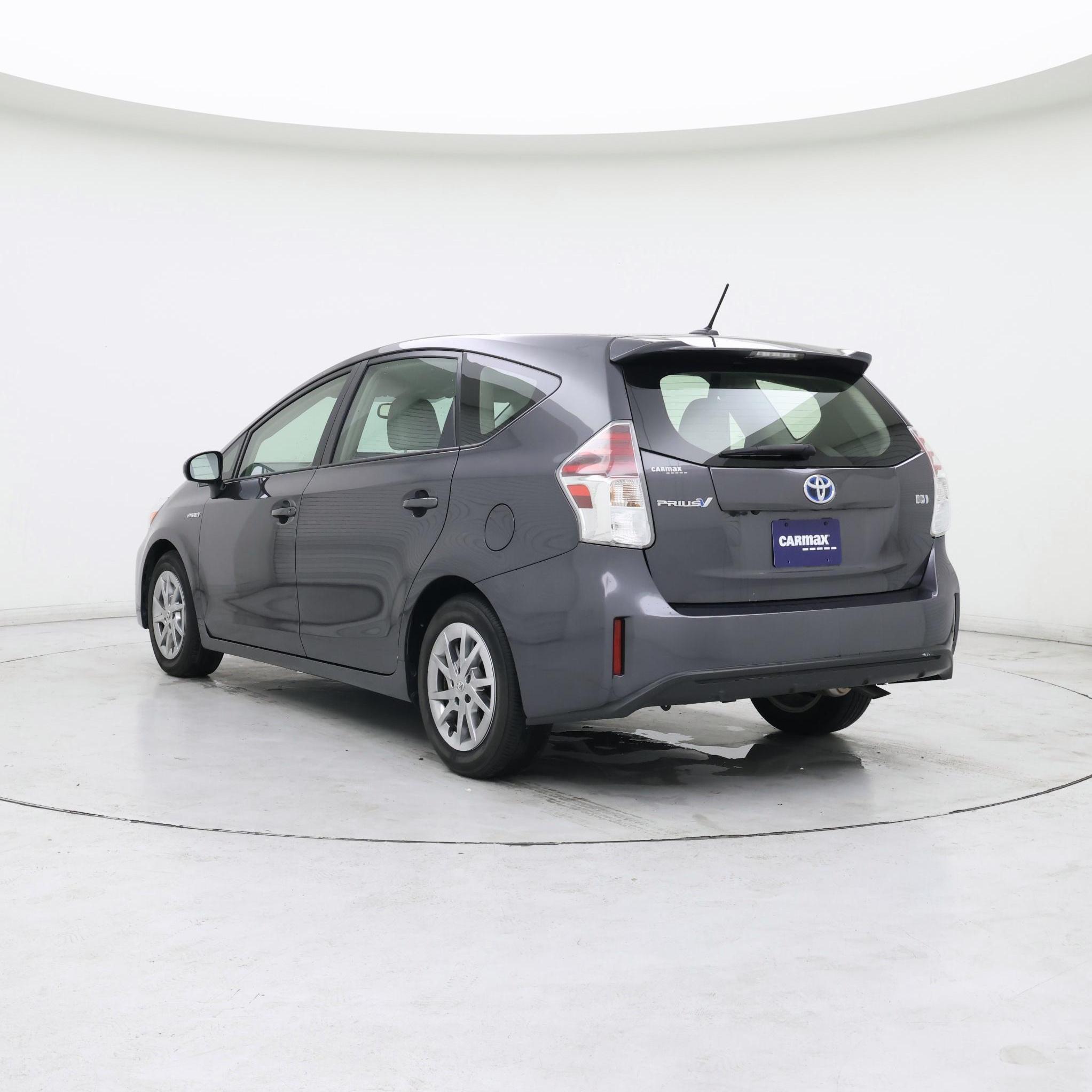 Thumbnail: 2015 Toyota Prius v - 2