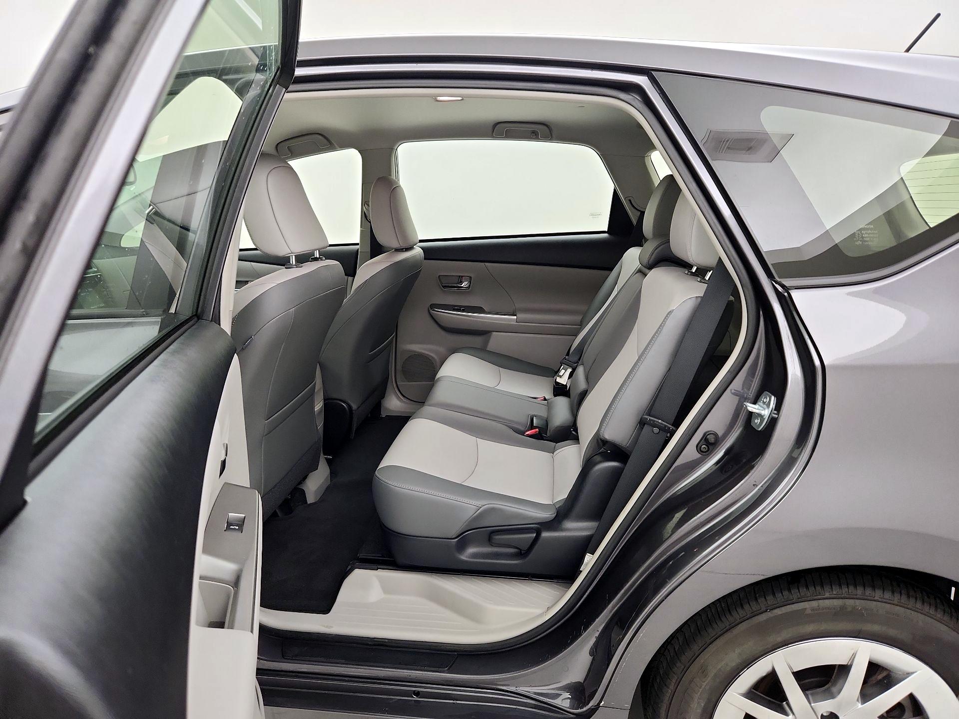 Thumbnail: 2015 Toyota Prius v - 19