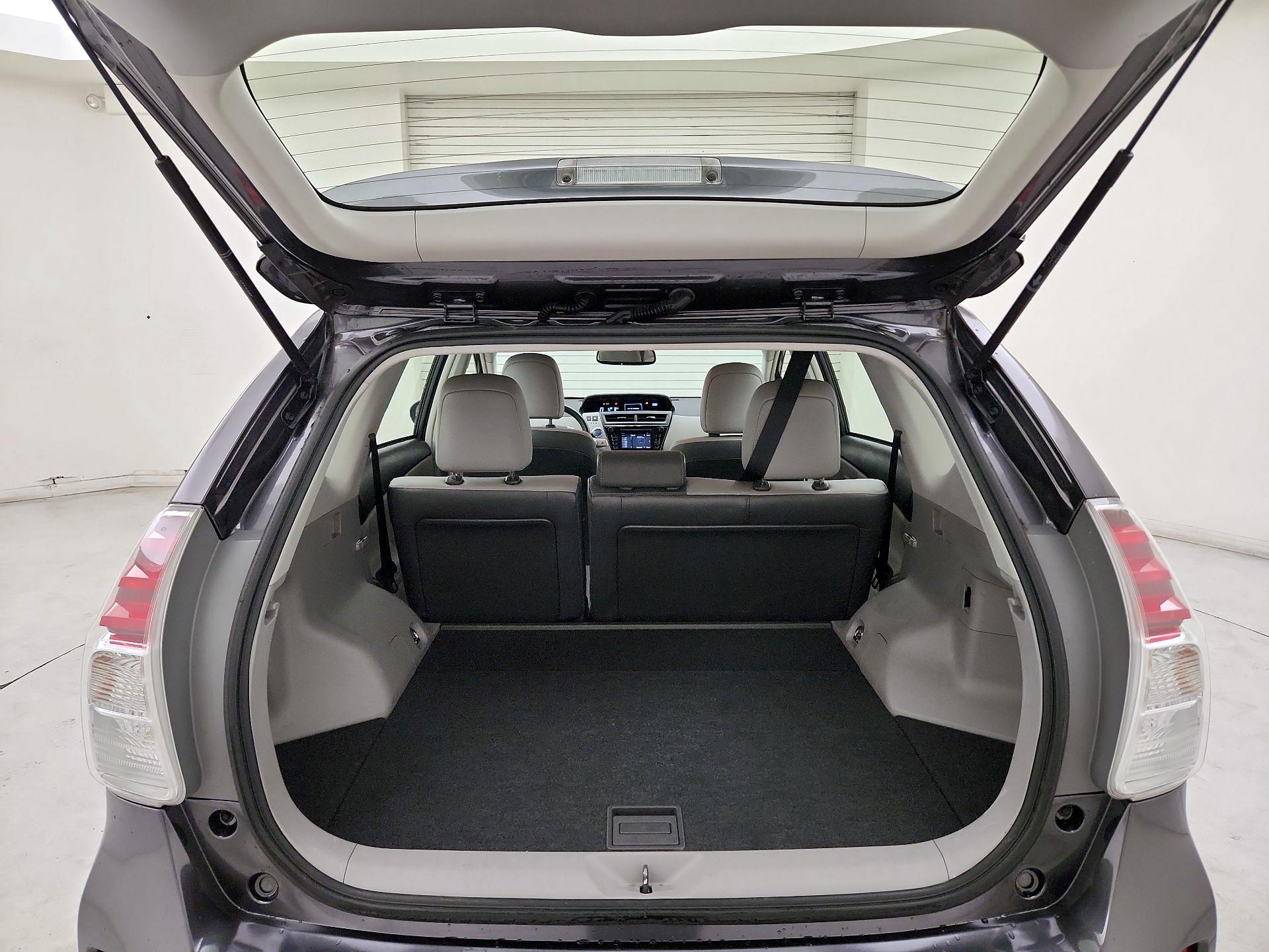 Thumbnail: 2015 Toyota Prius v - 20