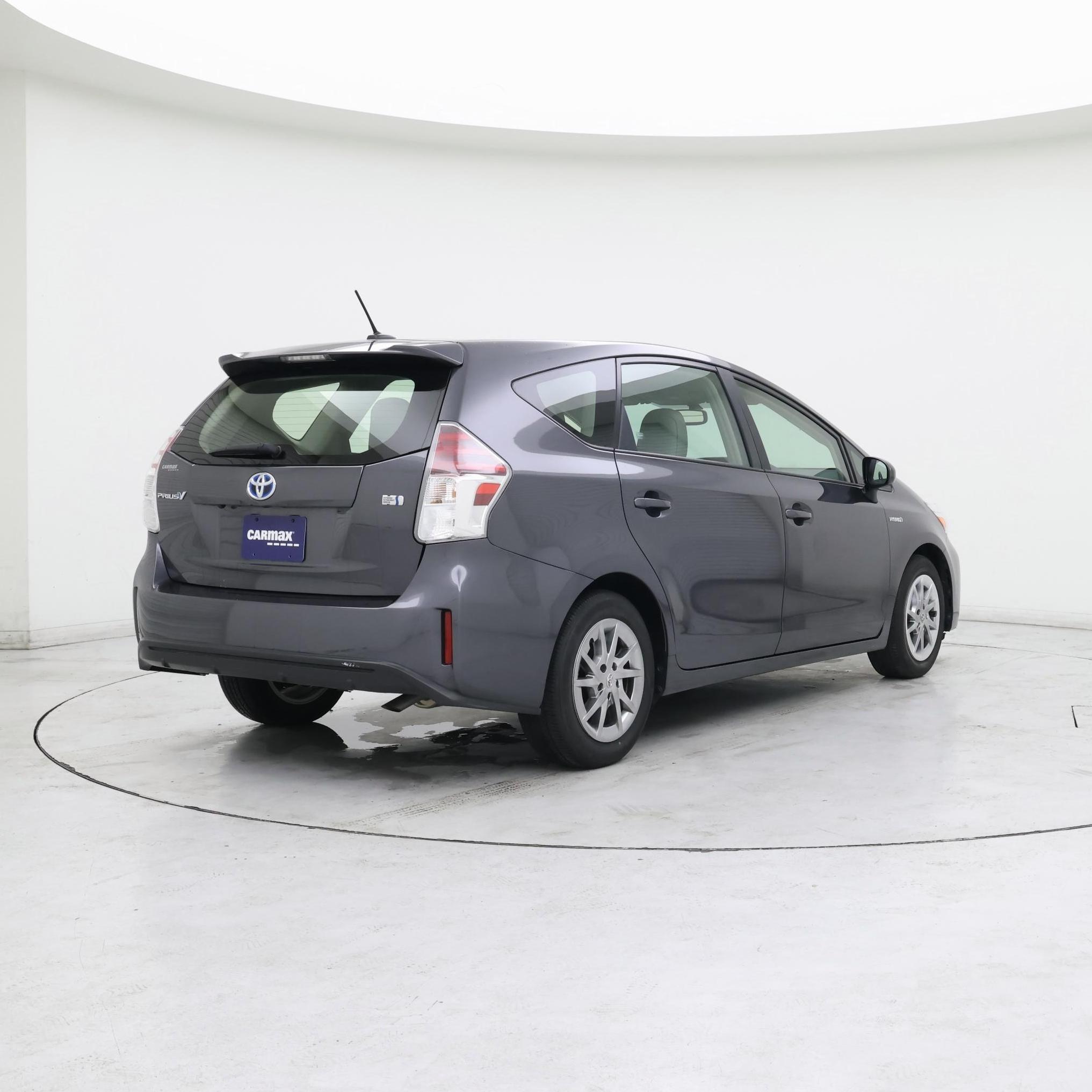 Thumbnail: 2015 Toyota Prius v - 8