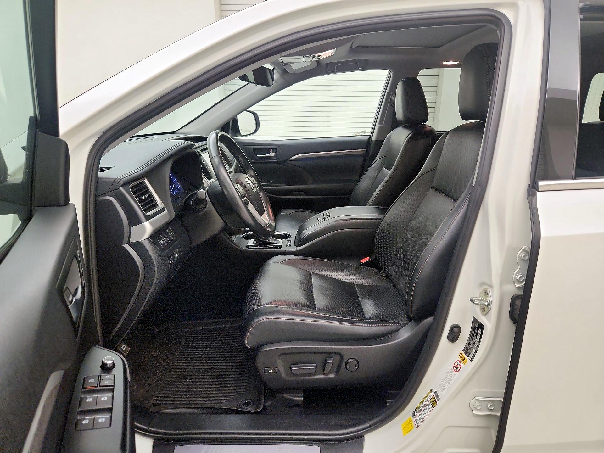 Thumbnail: 2019 Toyota Highlander - 11