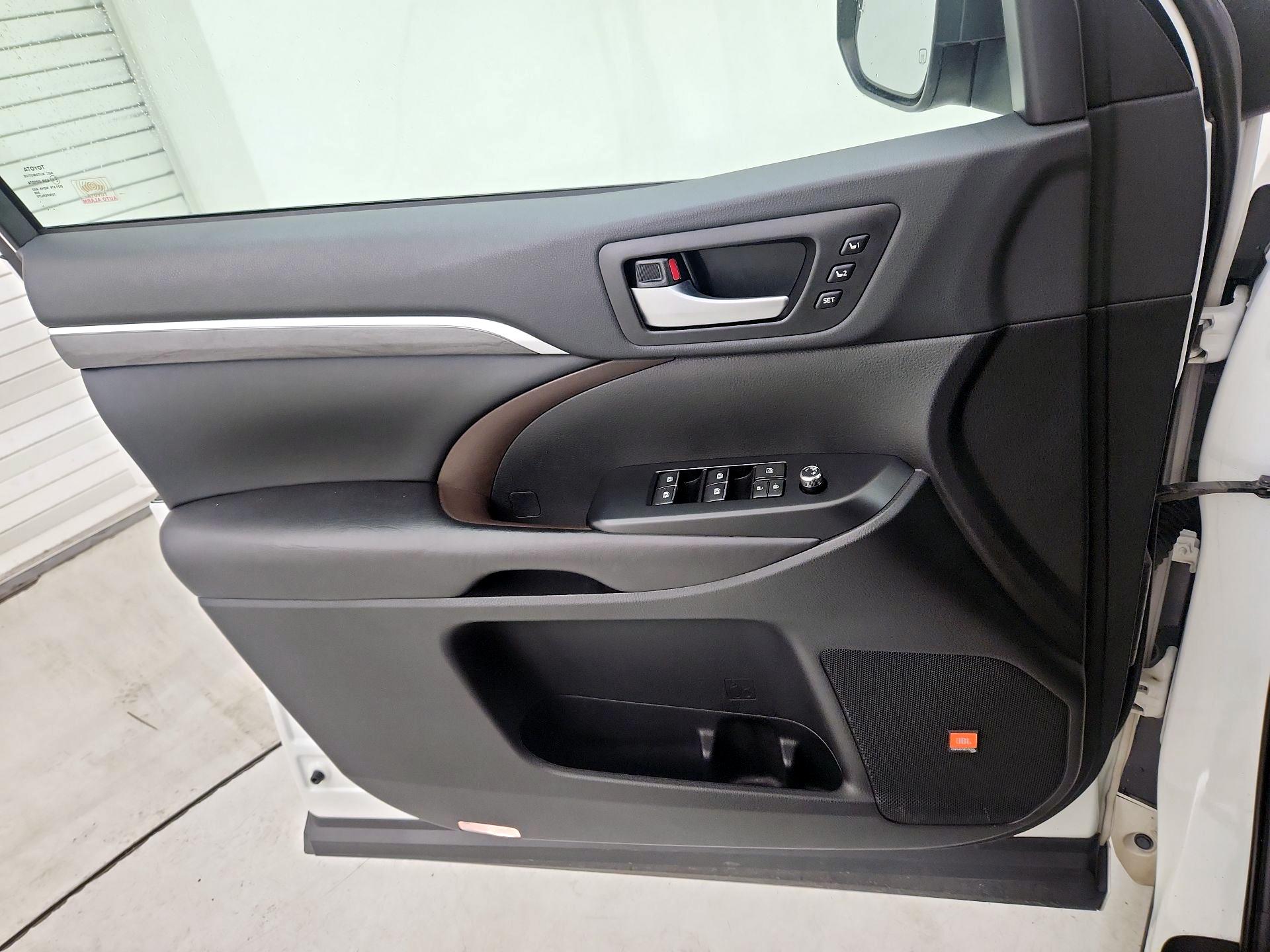 Thumbnail: 2019 Toyota Highlander - 12