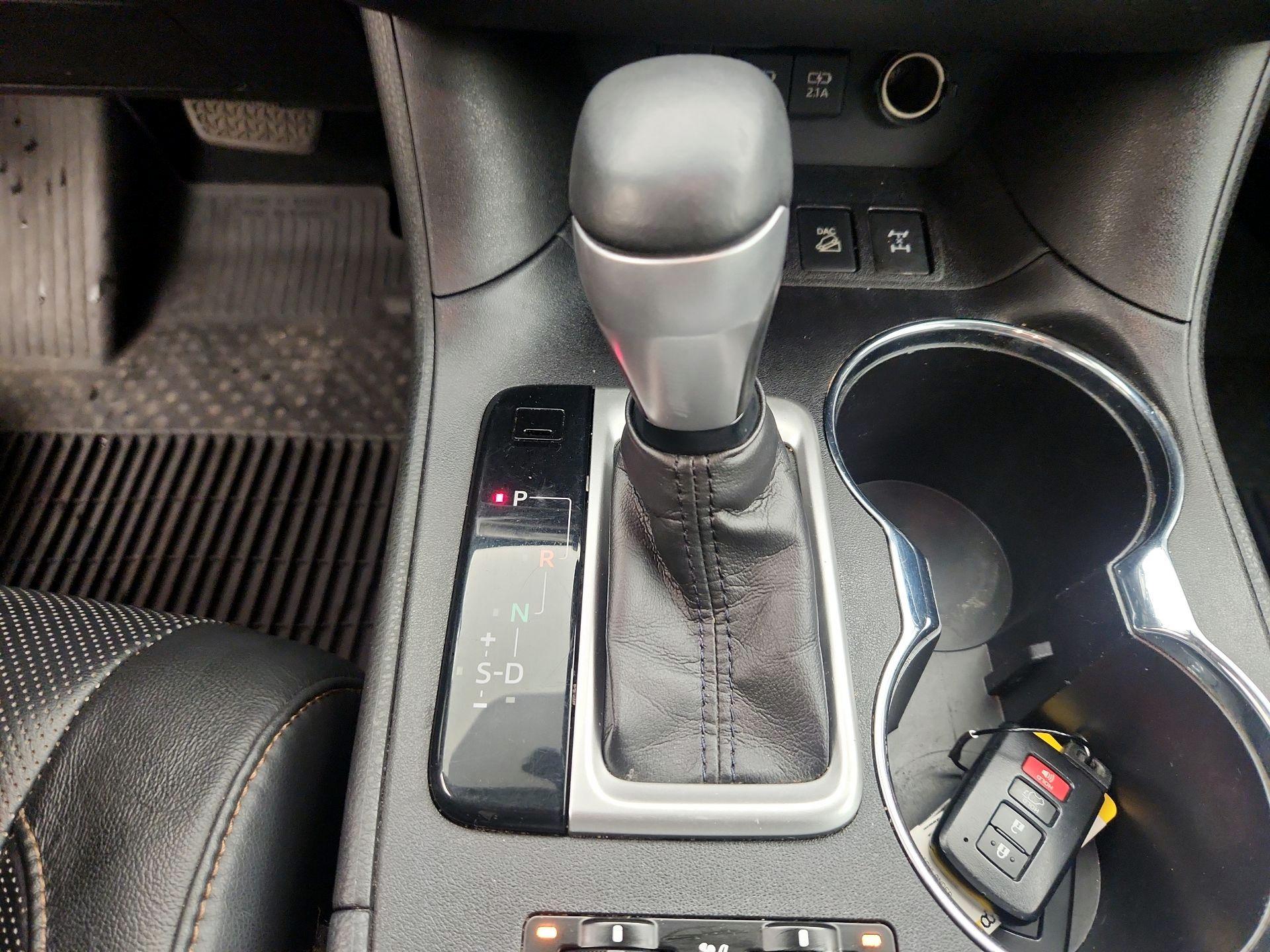 Thumbnail: 2019 Toyota Highlander - 18