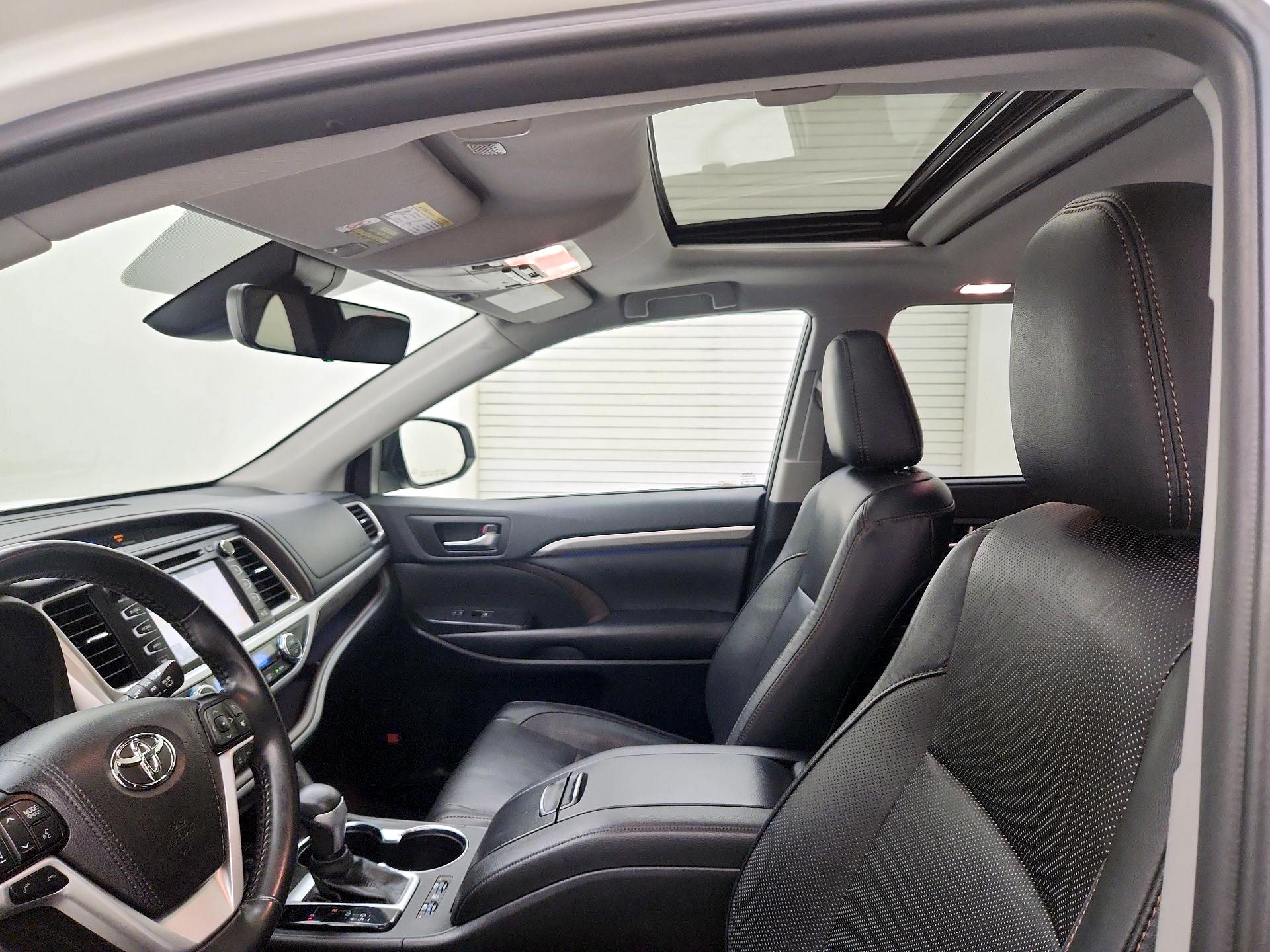 Thumbnail: 2019 Toyota Highlander - 20