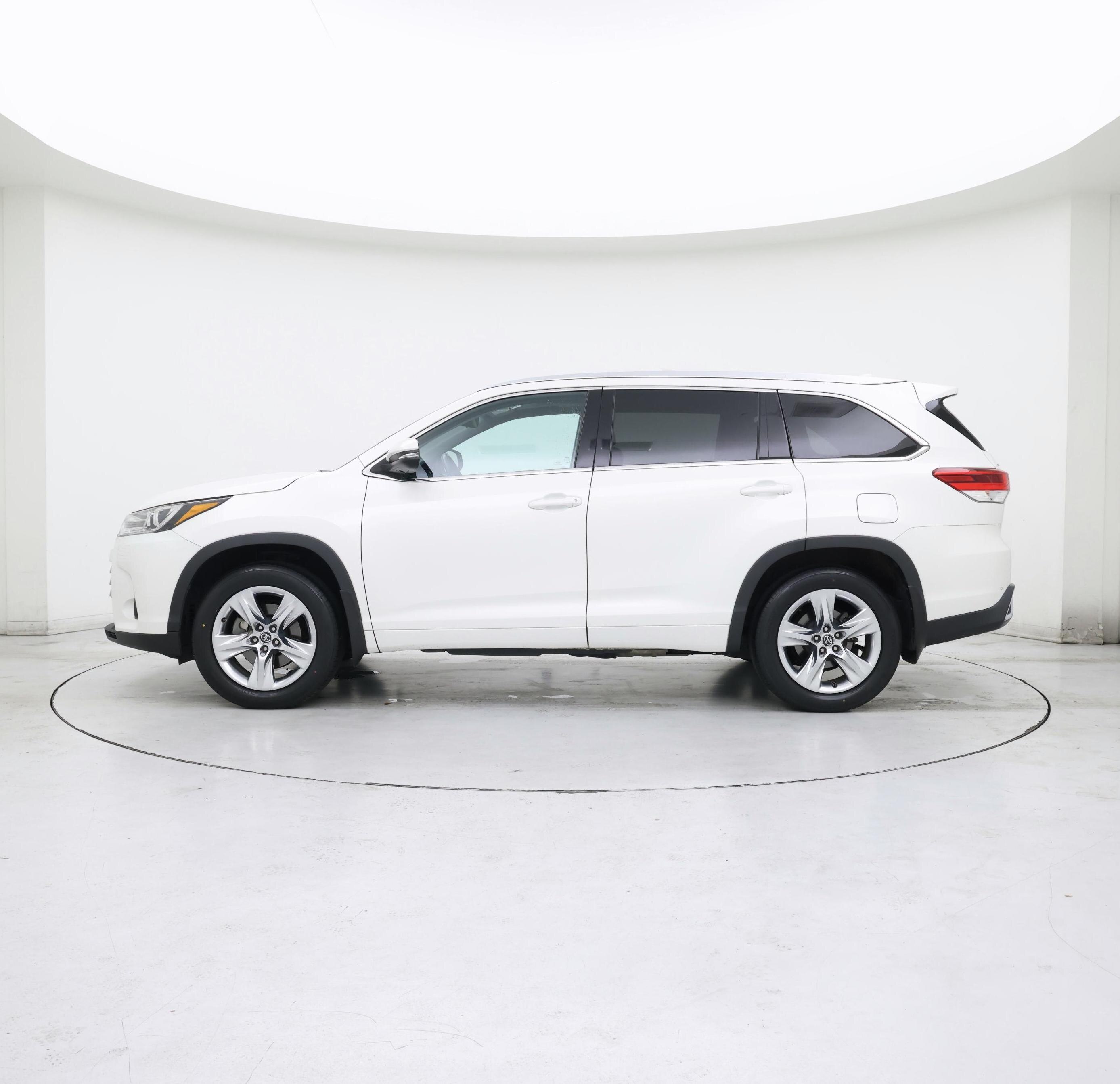 Thumbnail: 2019 Toyota Highlander - 3