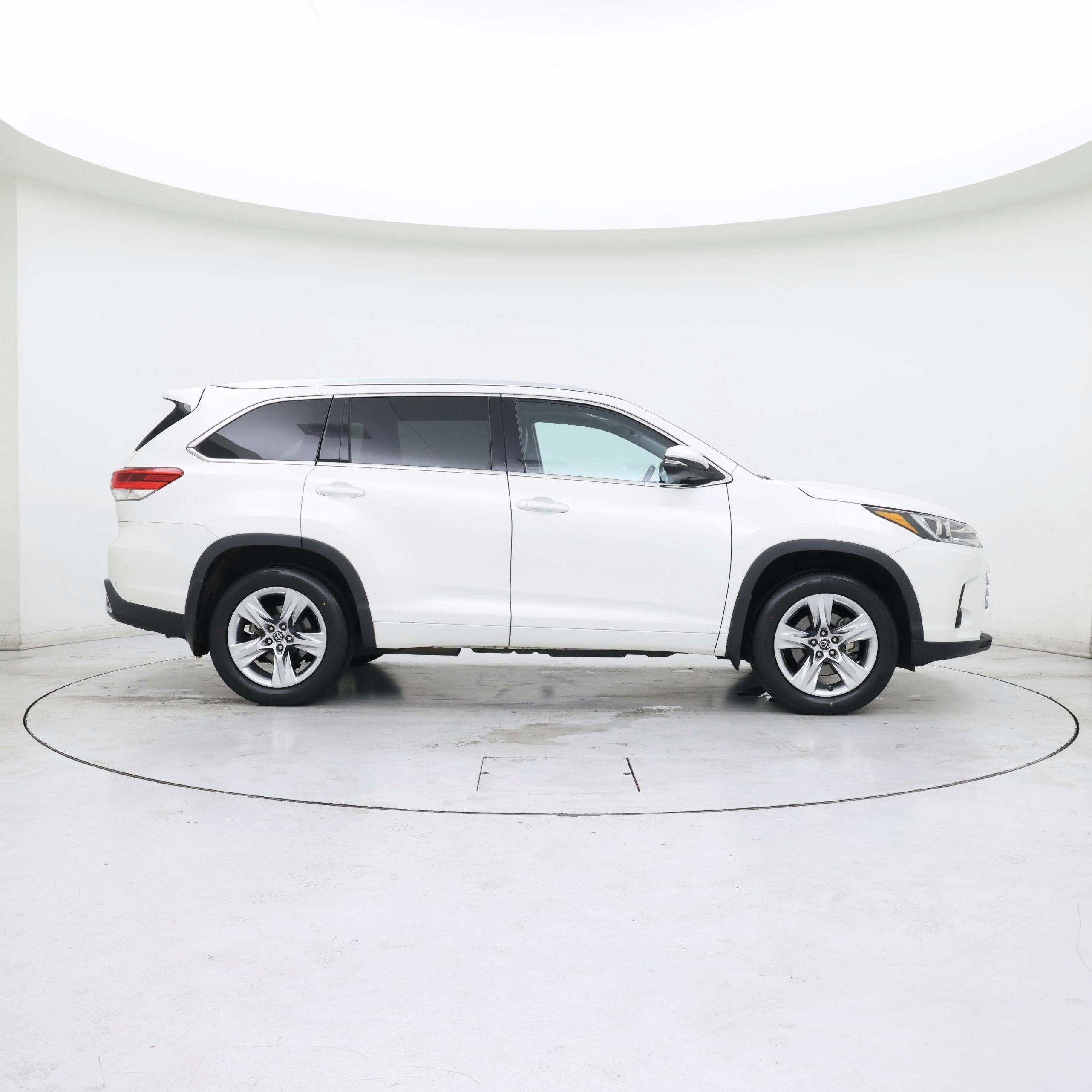 Thumbnail: 2019 Toyota Highlander - 7