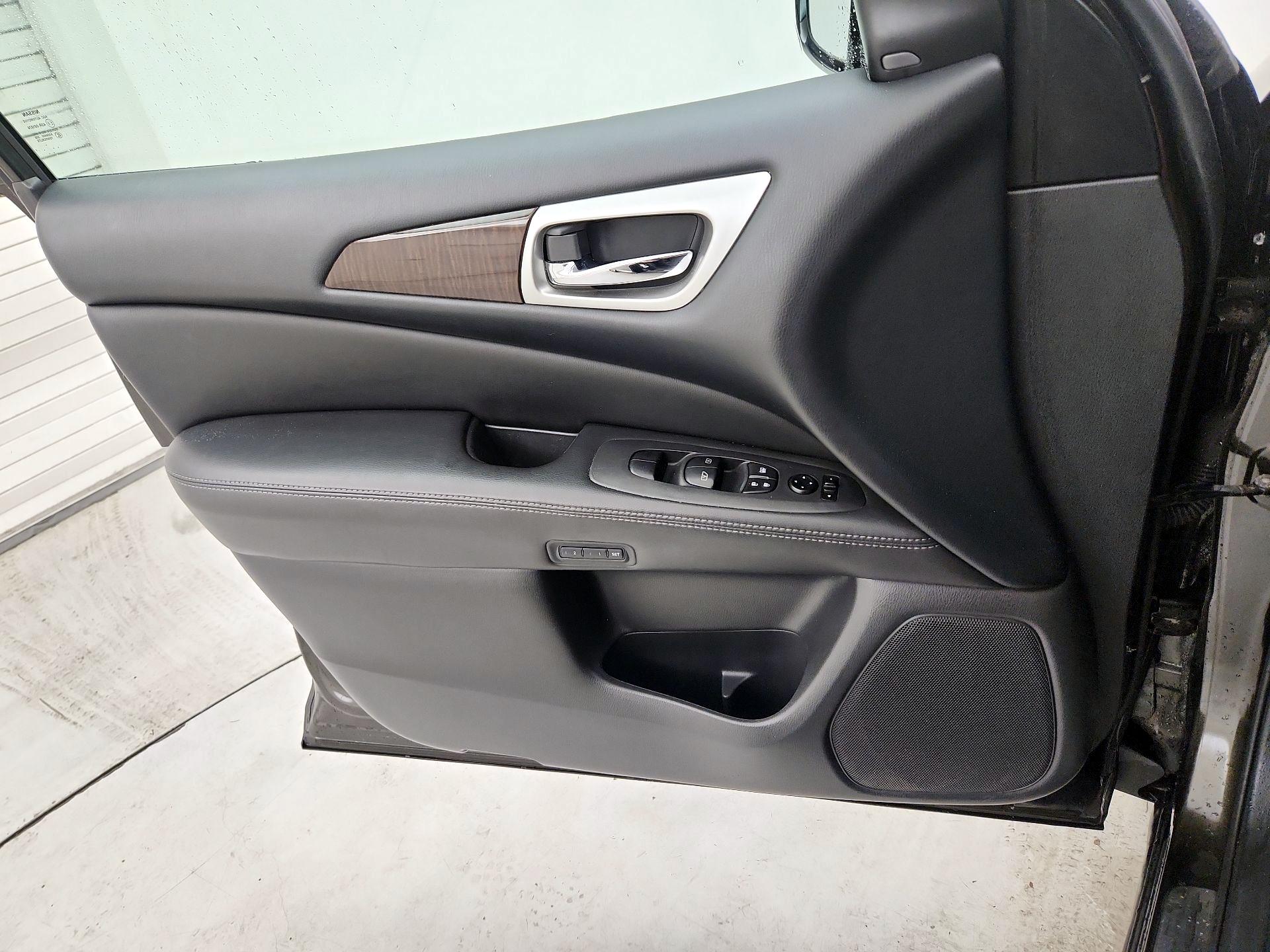 Thumbnail: 2015 Nissan Pathfinder - 12