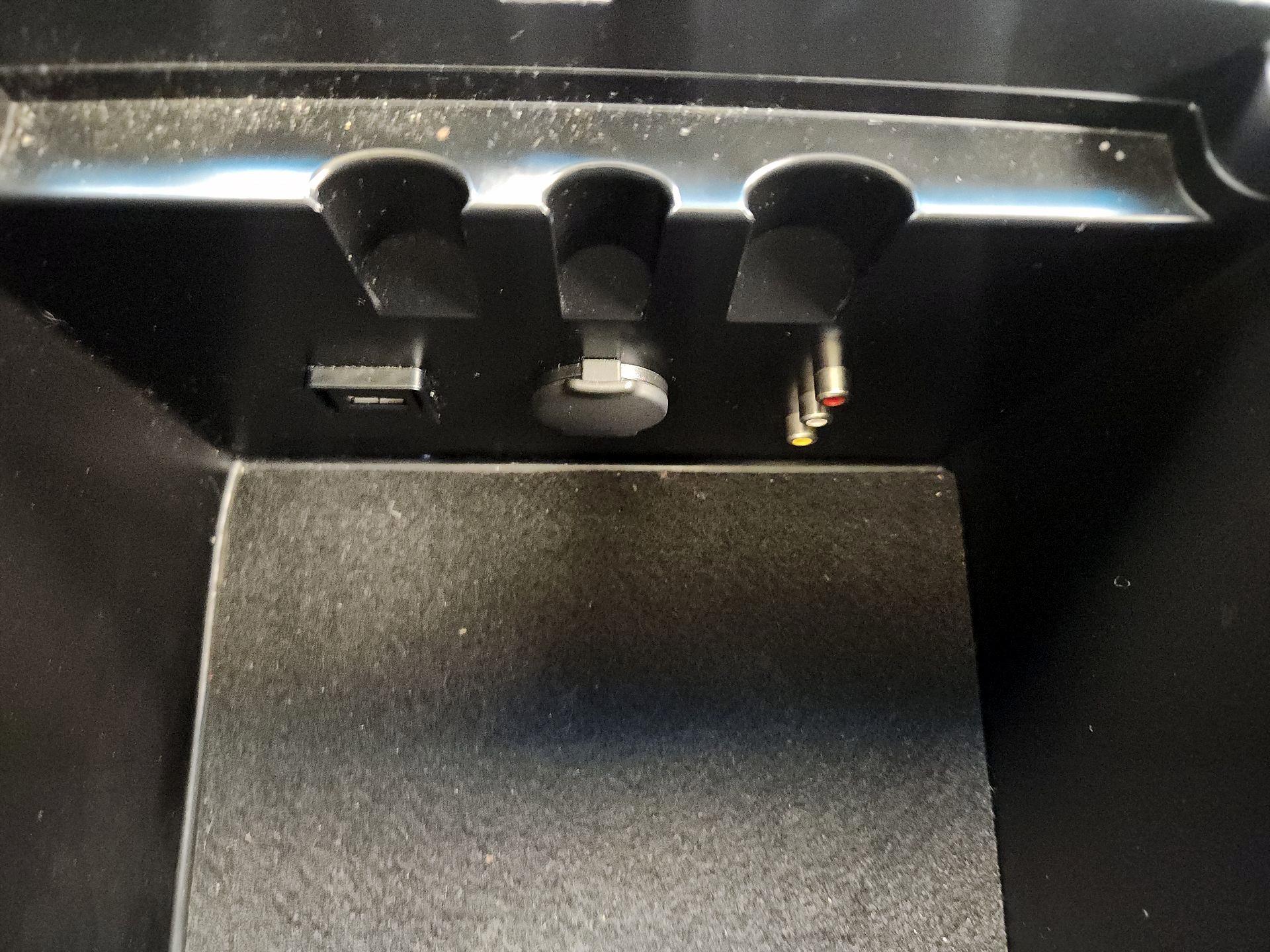 Thumbnail: 2015 Nissan Pathfinder - 19