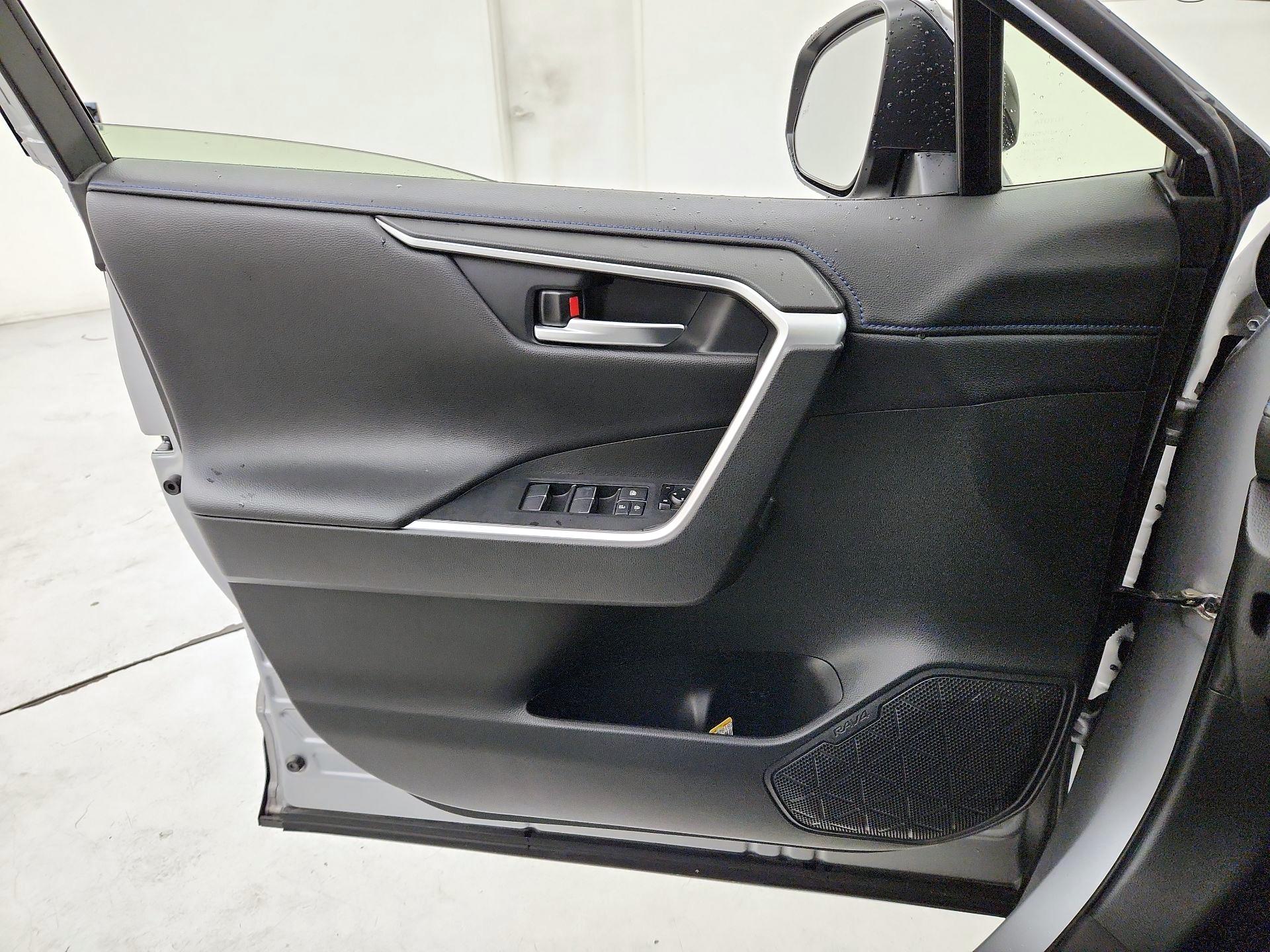 Thumbnail: 2020 Toyota RAV4 - 12