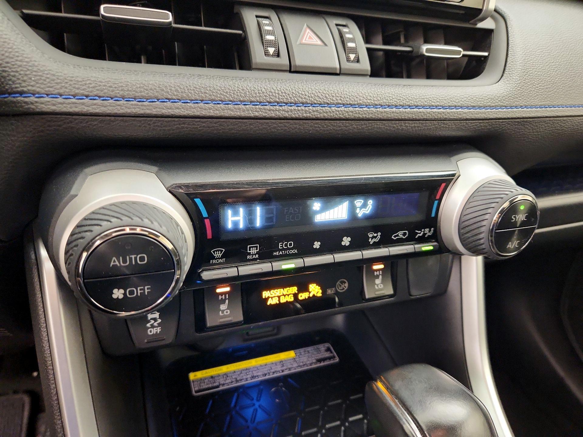 Thumbnail: 2020 Toyota RAV4 - 17