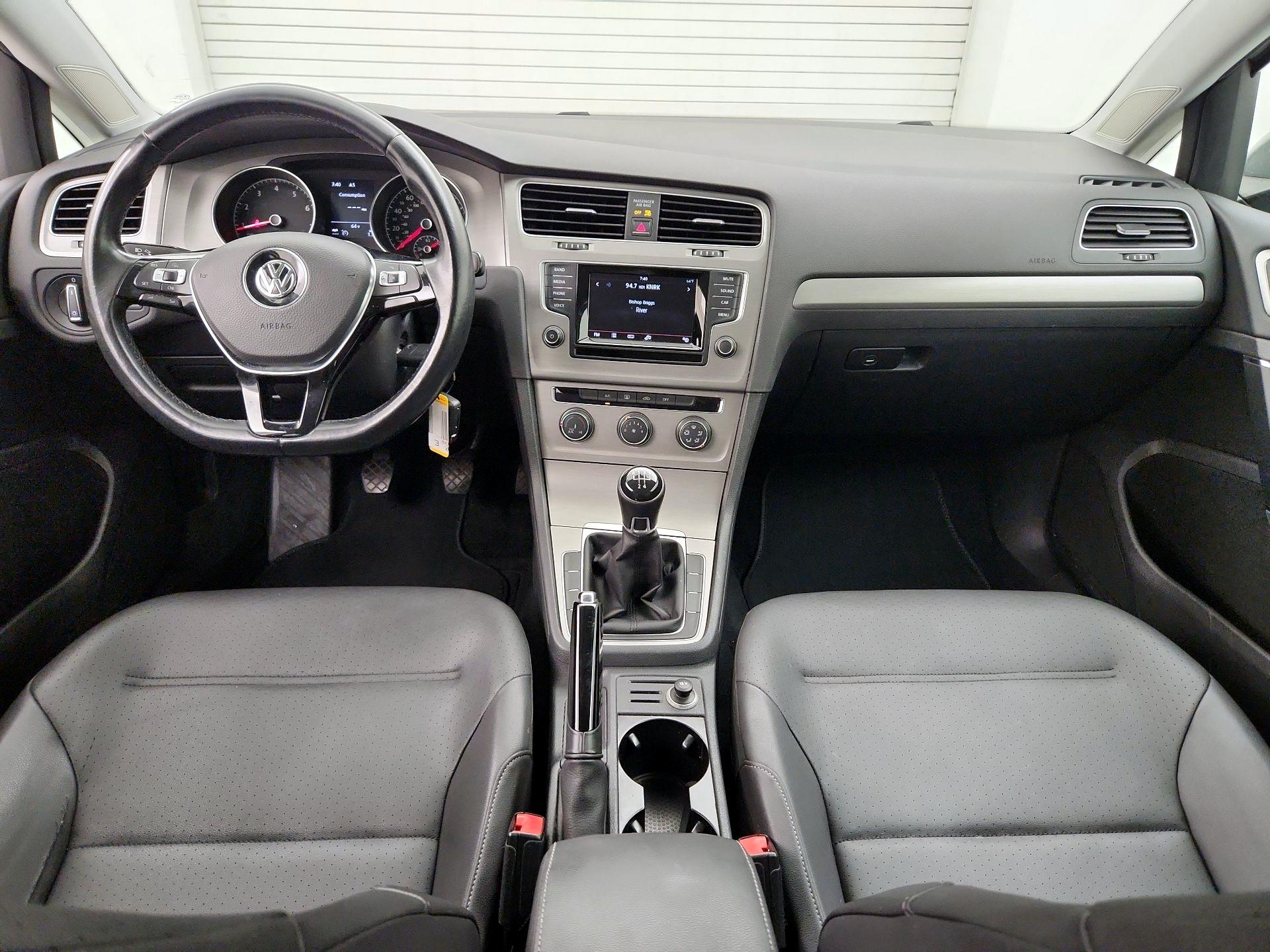 Thumbnail: 2015 Volkswagen Golf - 9