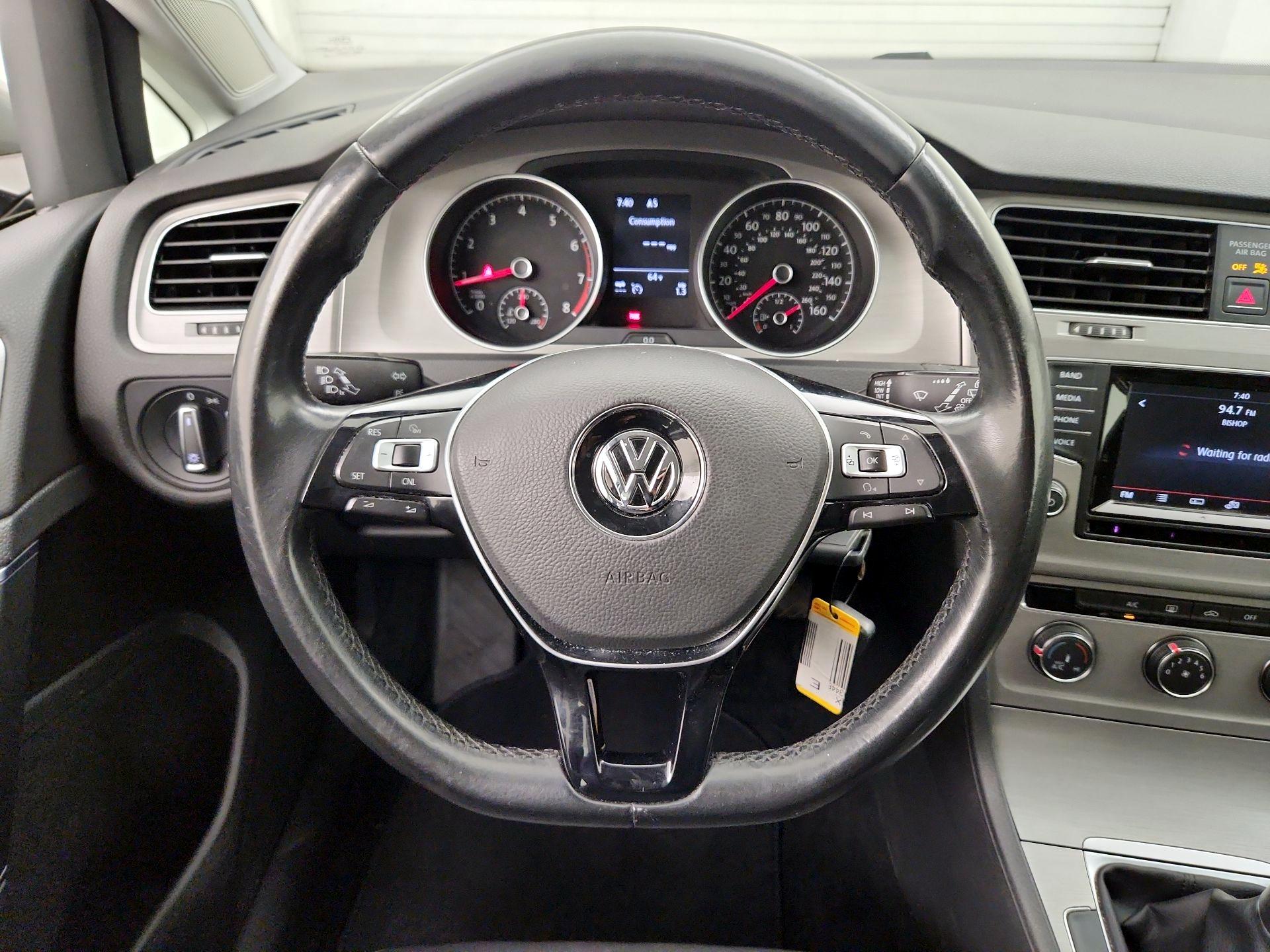 Thumbnail: 2015 Volkswagen Golf - 10