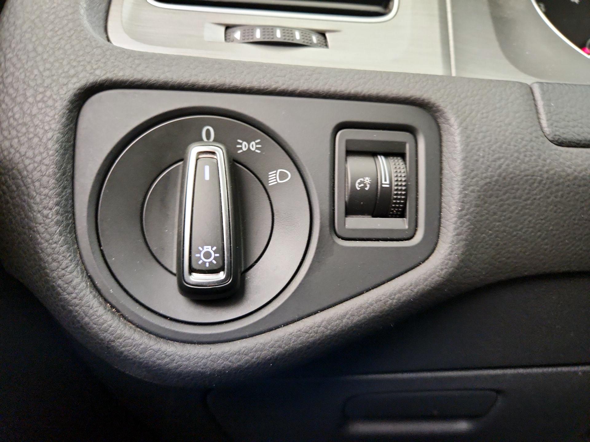 Thumbnail: 2015 Volkswagen Golf - 13