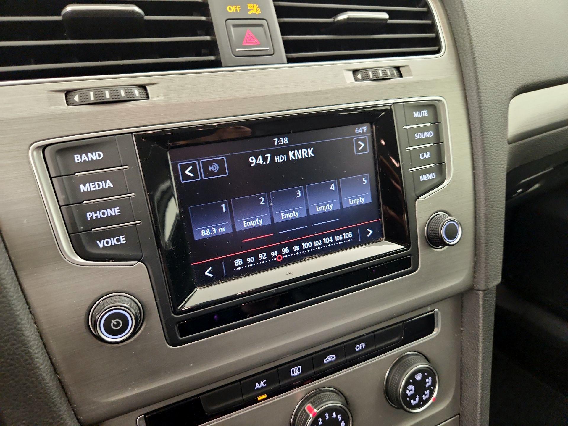 Thumbnail: 2015 Volkswagen Golf - 14