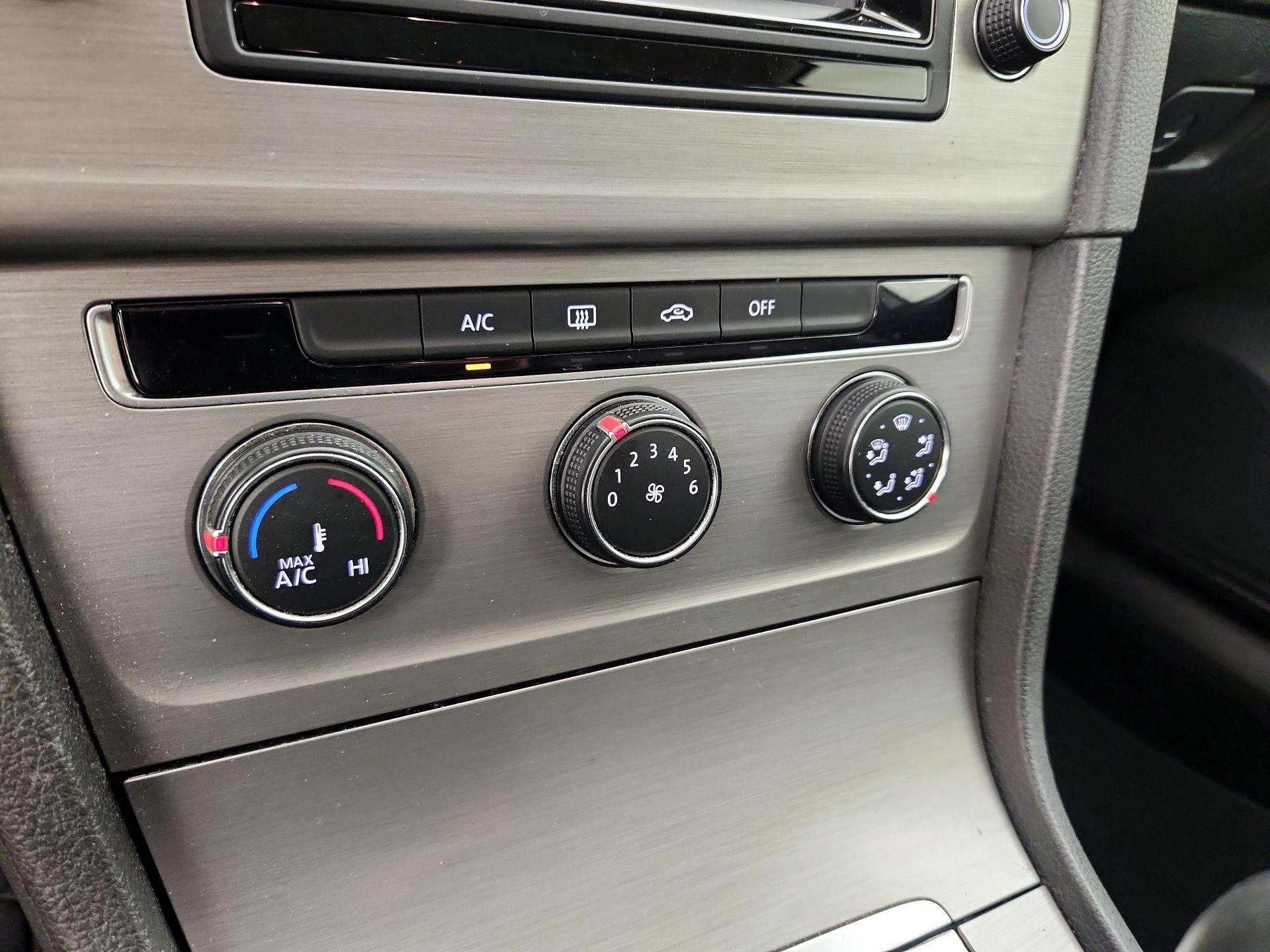 Thumbnail: 2015 Volkswagen Golf - 15