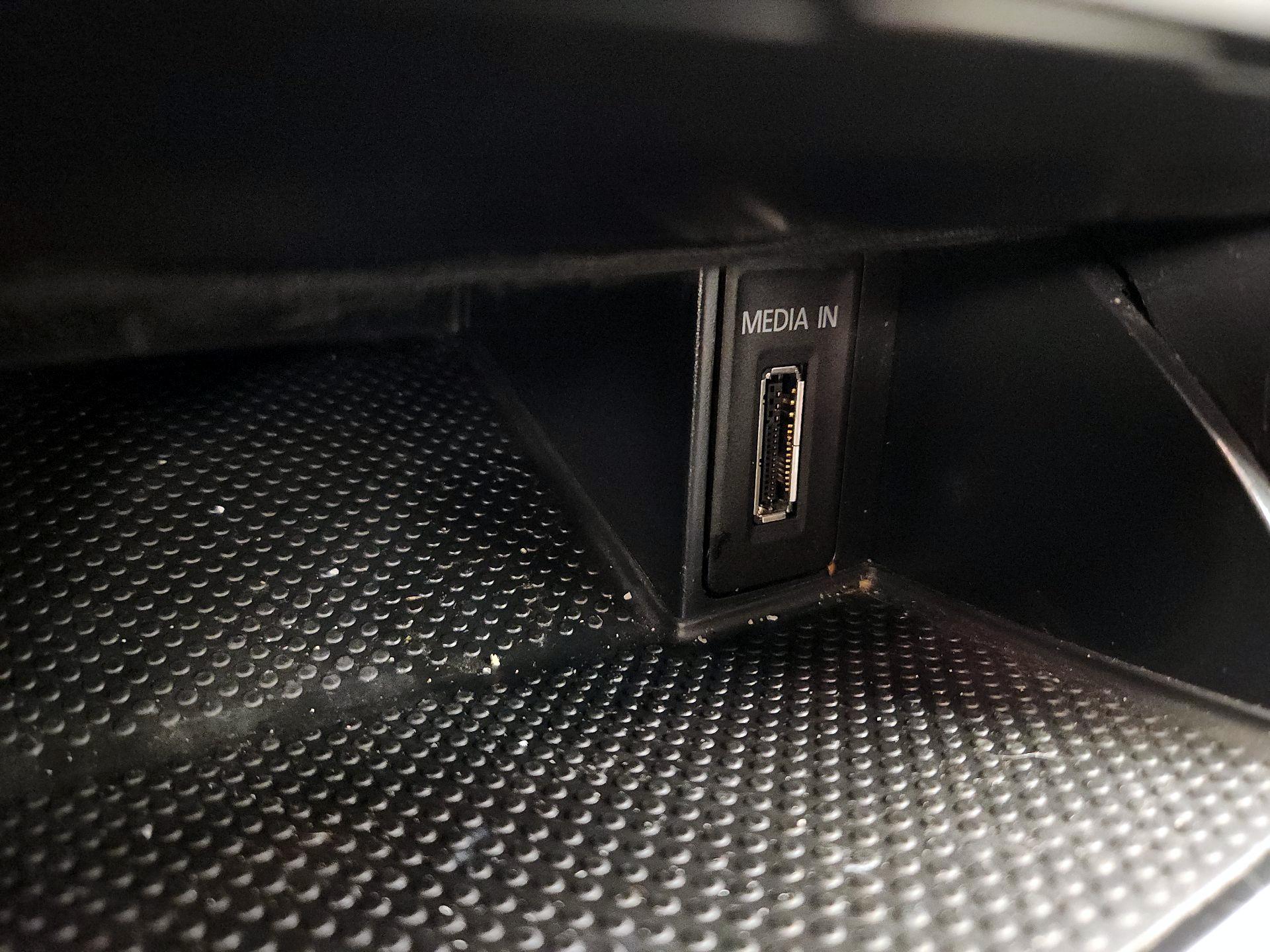 Thumbnail: 2015 Volkswagen Golf - 17