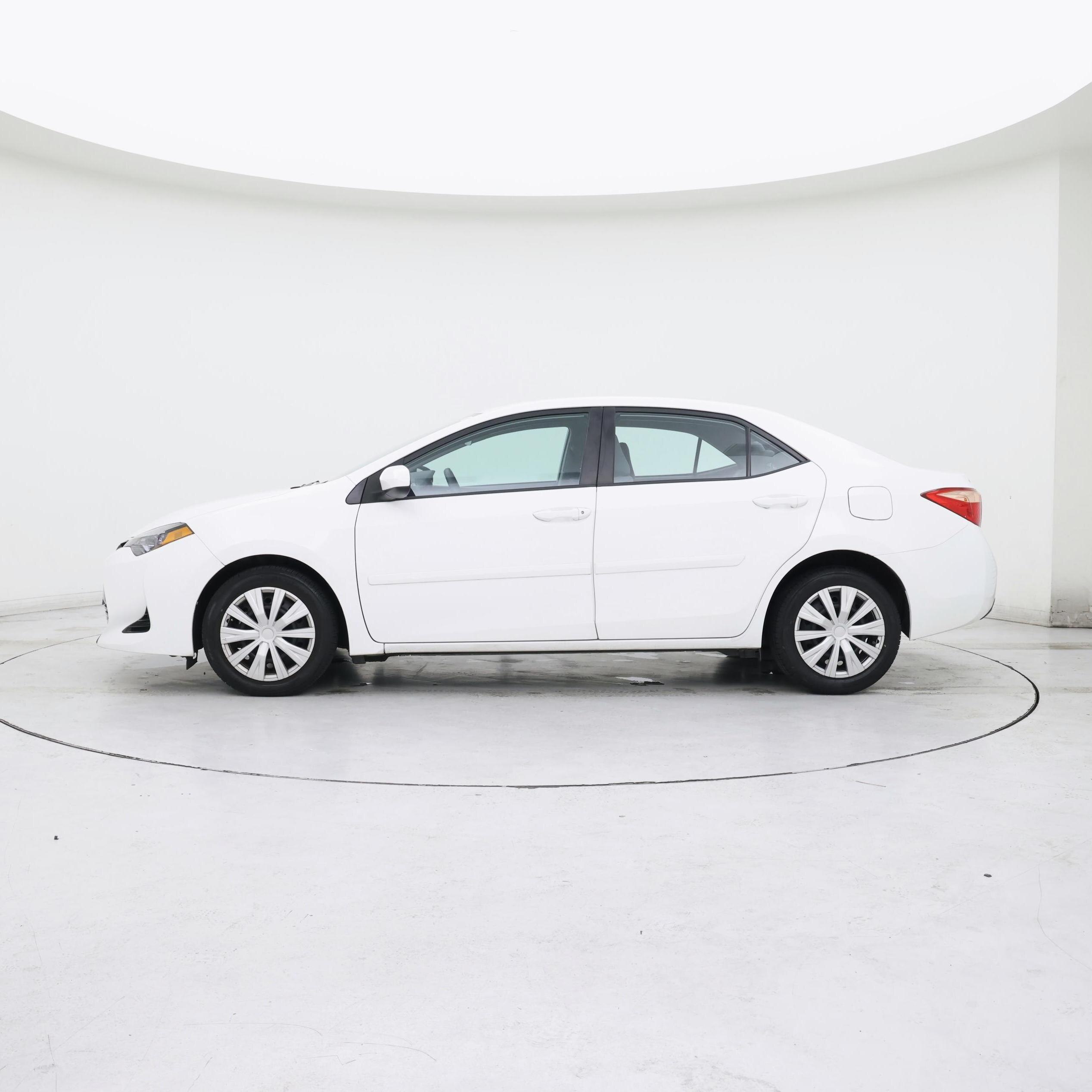 Thumbnail: 2018 Toyota Corolla - 3