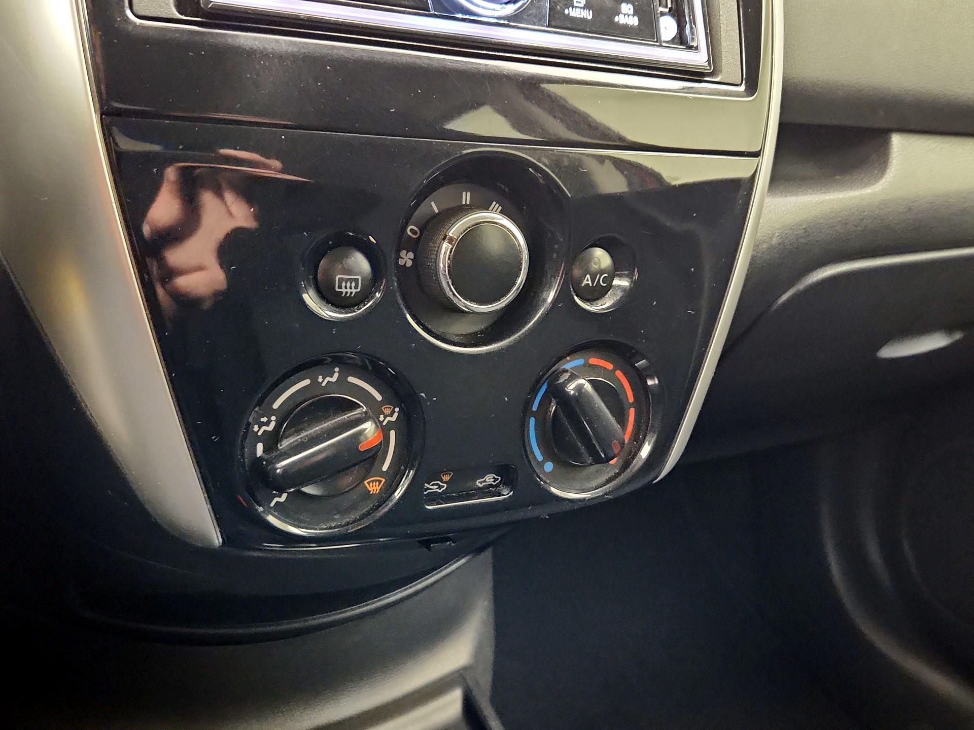 Thumbnail: 2015 Nissan Versa Note - 15