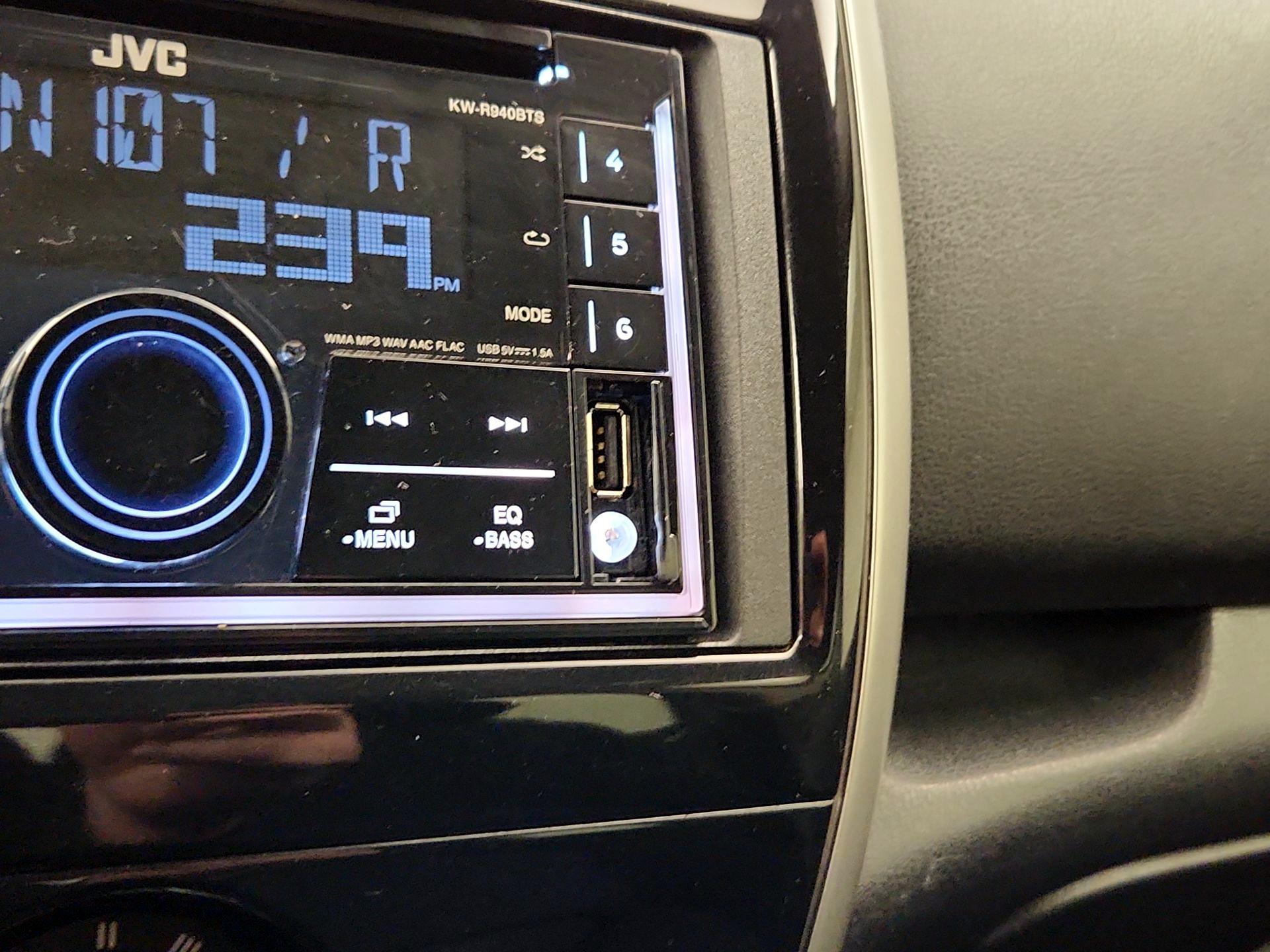 Thumbnail: 2015 Nissan Versa Note - 17