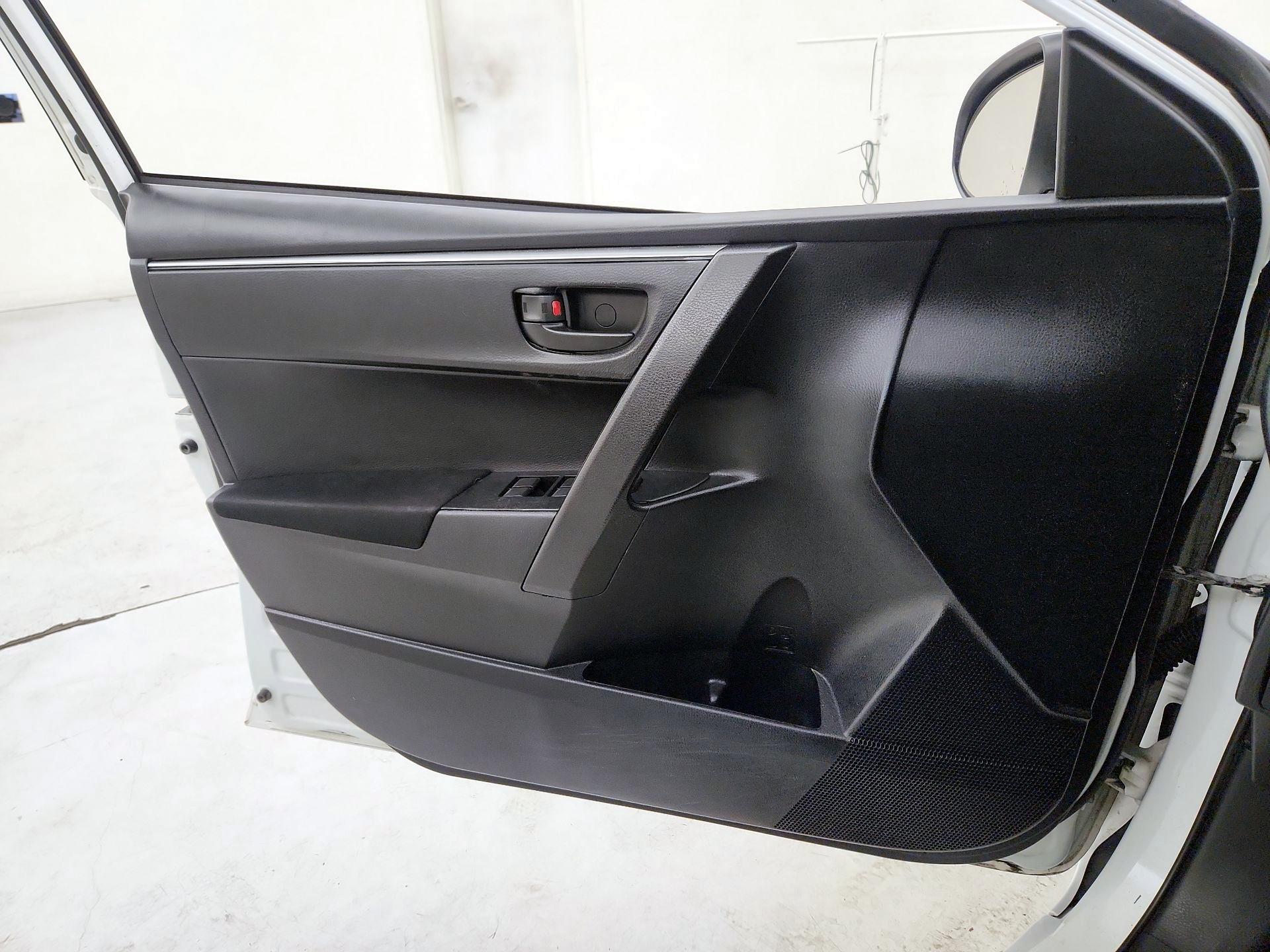 Thumbnail: 2014 Toyota Corolla - 12