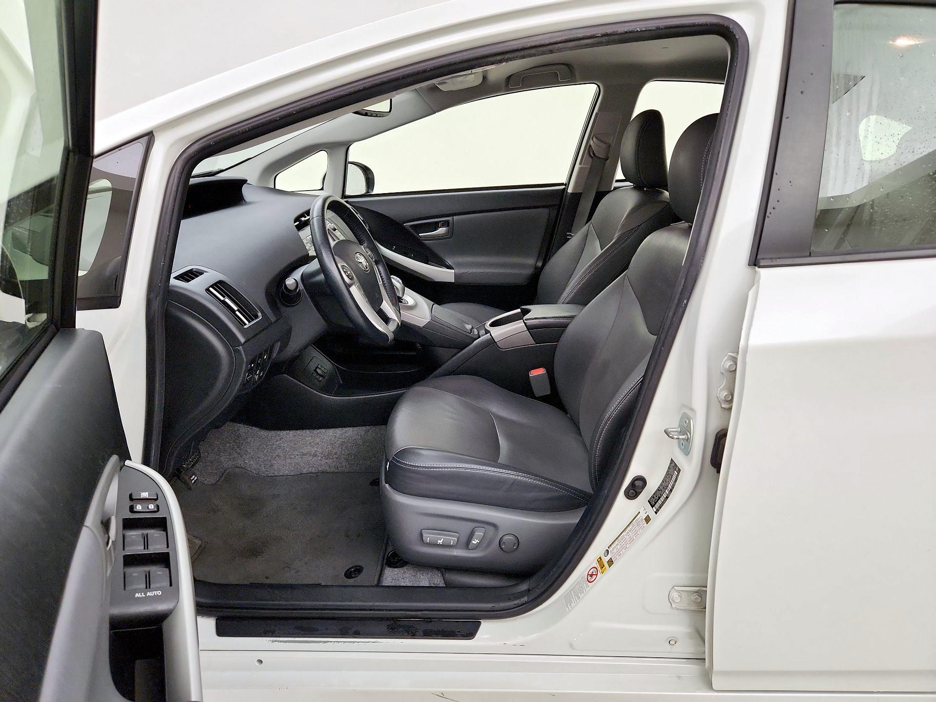 Thumbnail: 2015 Toyota Prius - 11