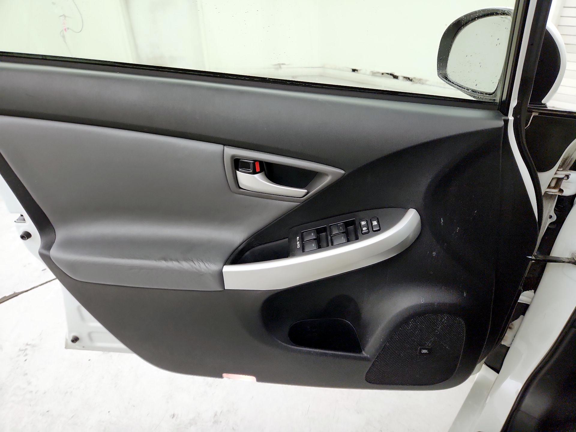 Thumbnail: 2015 Toyota Prius - 12