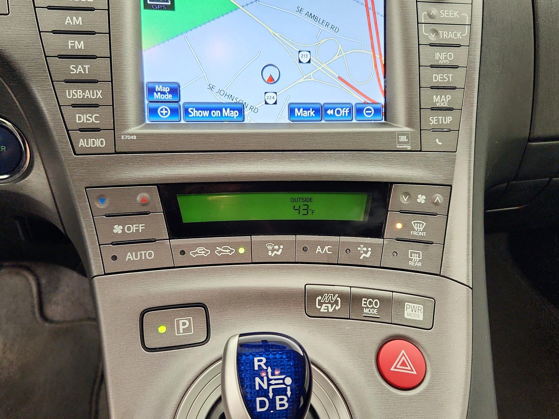 Thumbnail: 2015 Toyota Prius - 17