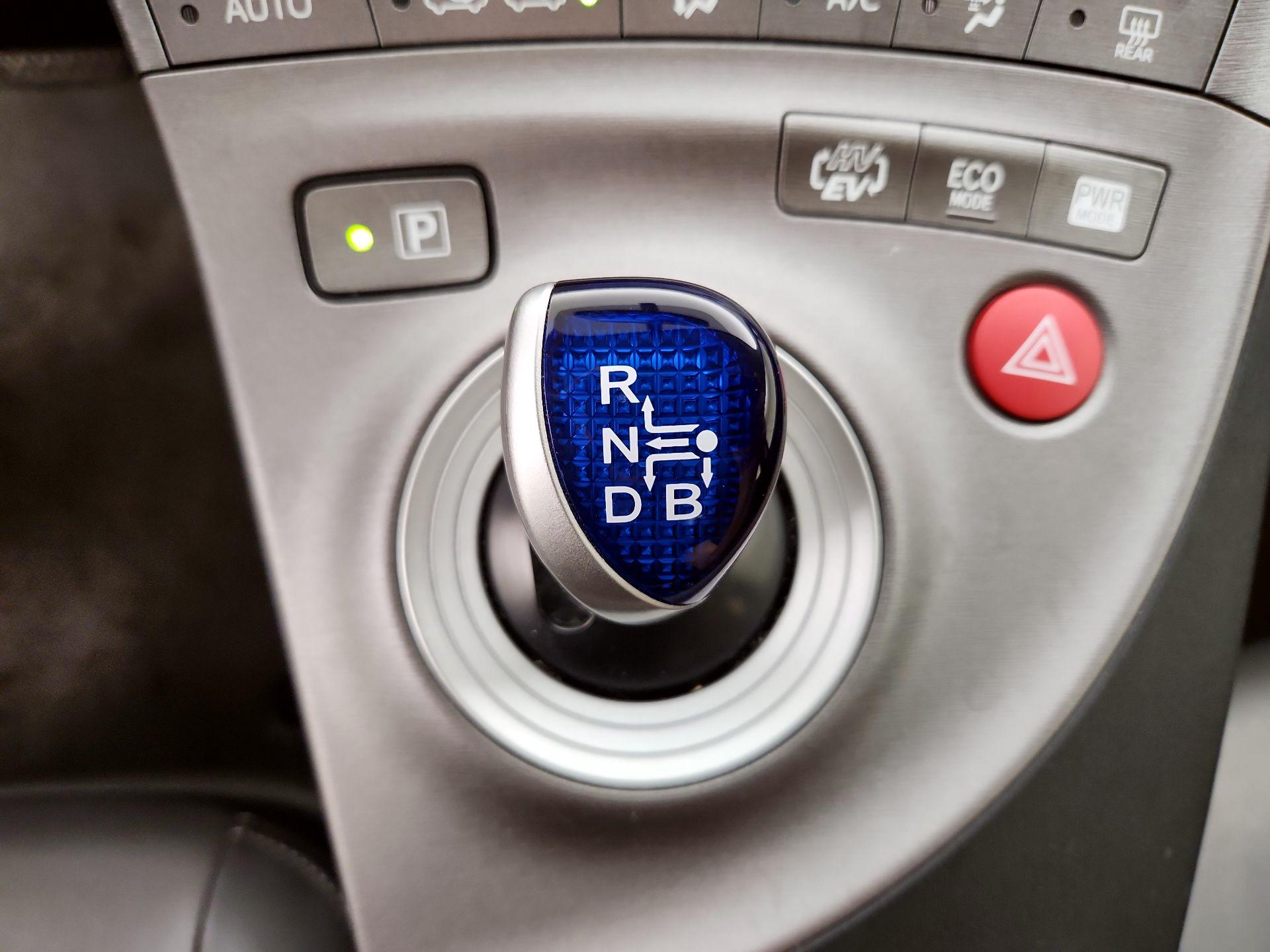 Thumbnail: 2015 Toyota Prius - 18