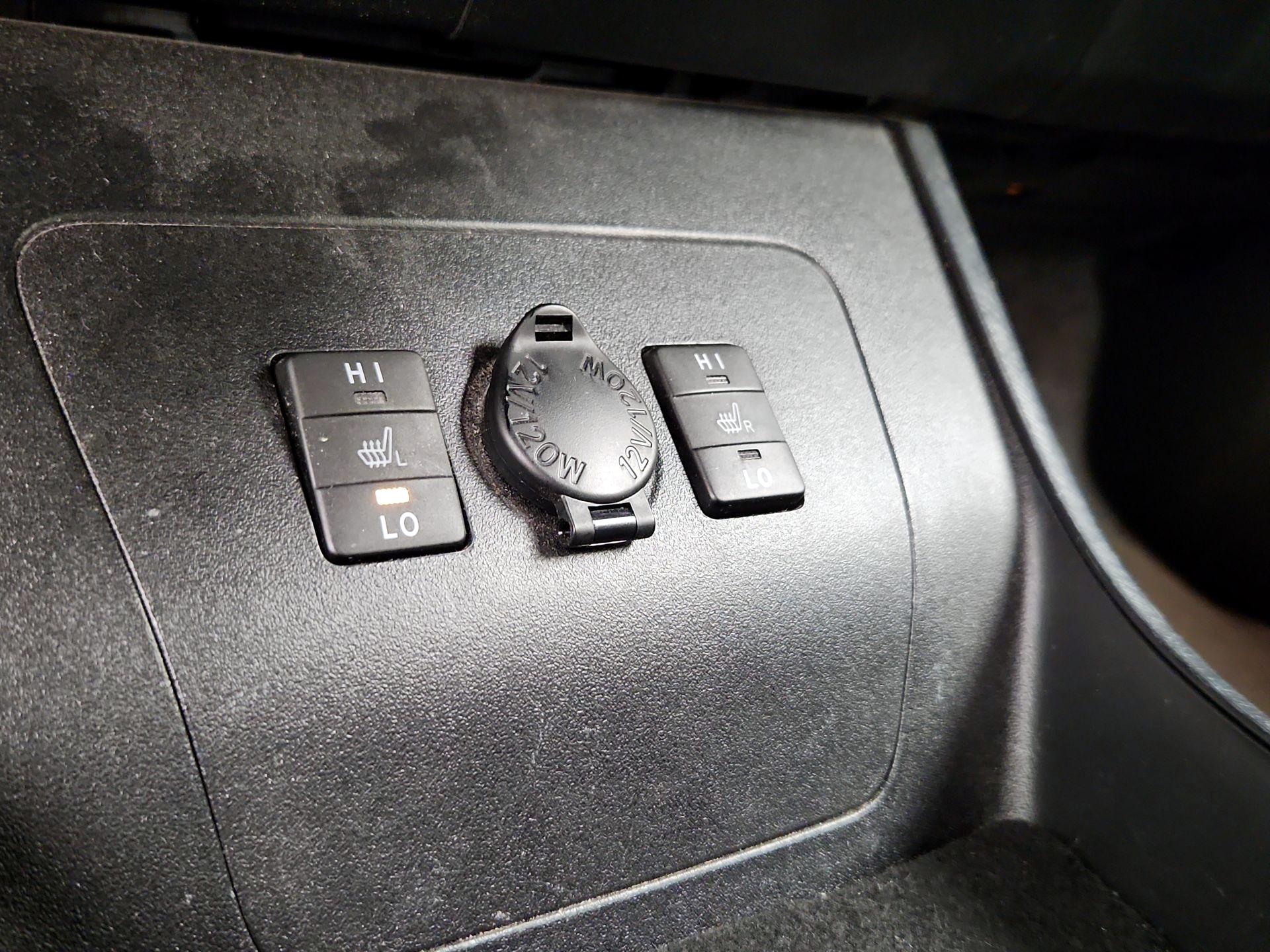 Thumbnail: 2015 Toyota Prius - 19