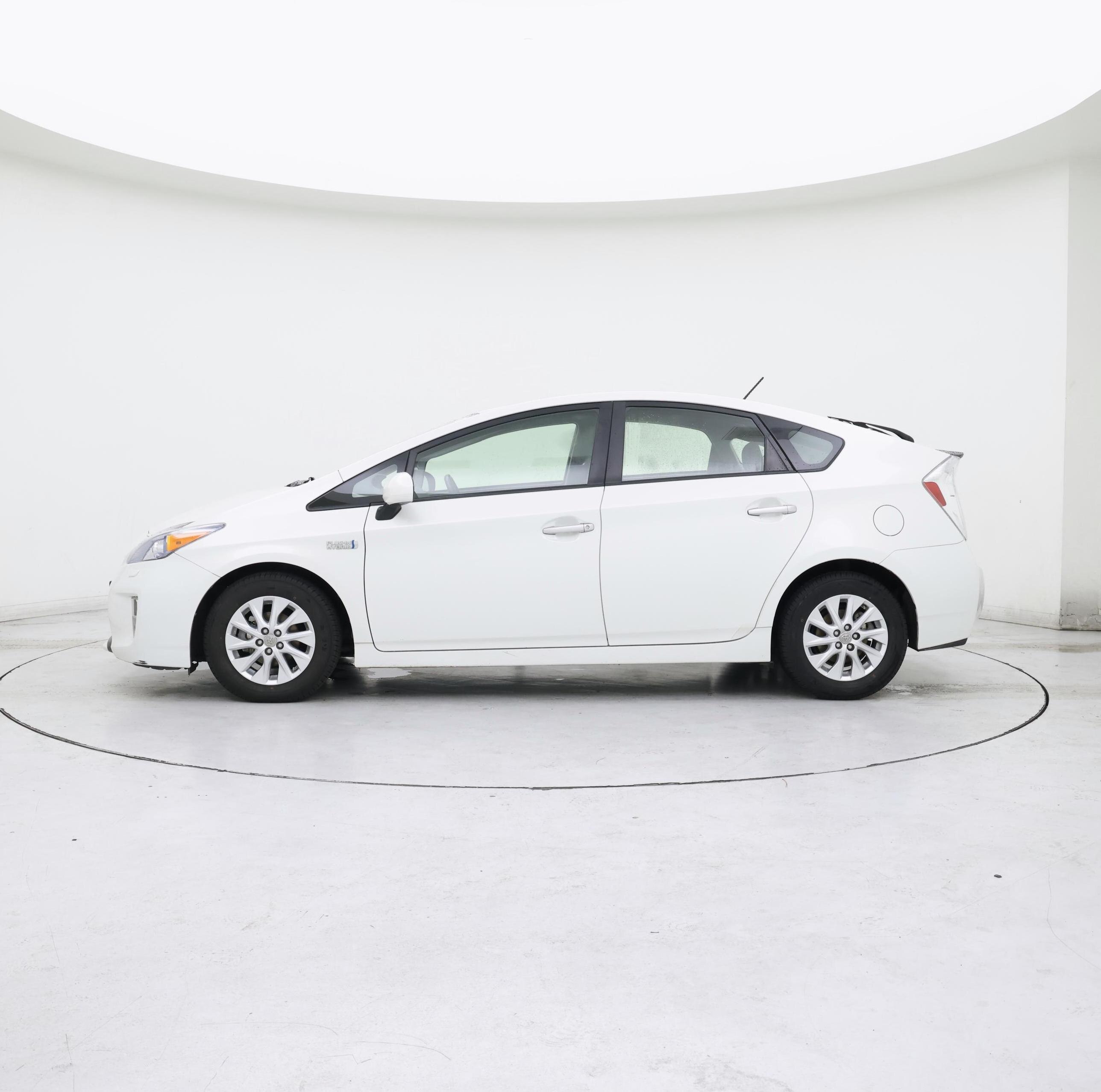Thumbnail: 2015 Toyota Prius - 3