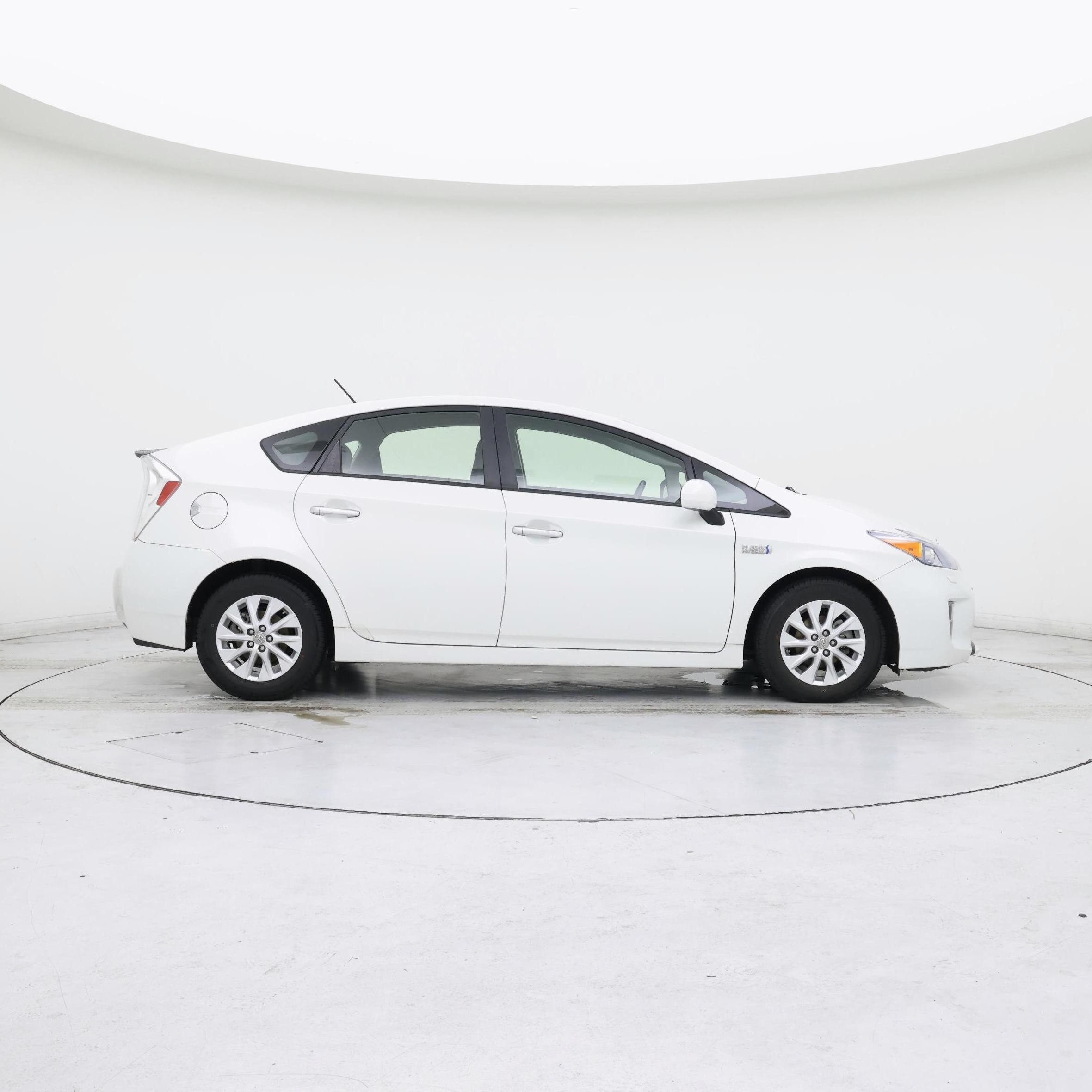 Thumbnail: 2015 Toyota Prius - 7