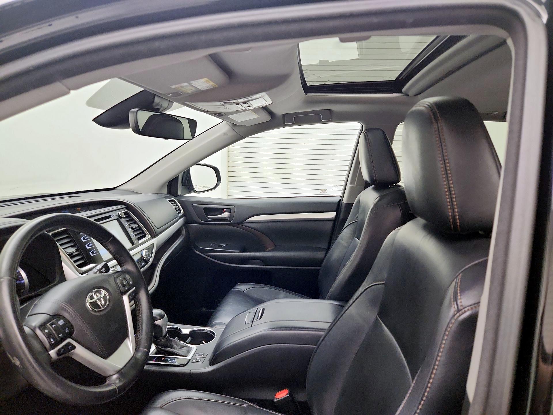 Thumbnail: 2017 Toyota Highlander - 20