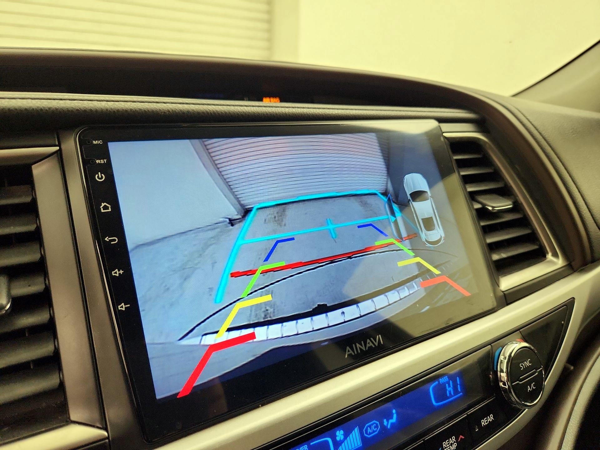 Thumbnail: 2019 Toyota Highlander - 14