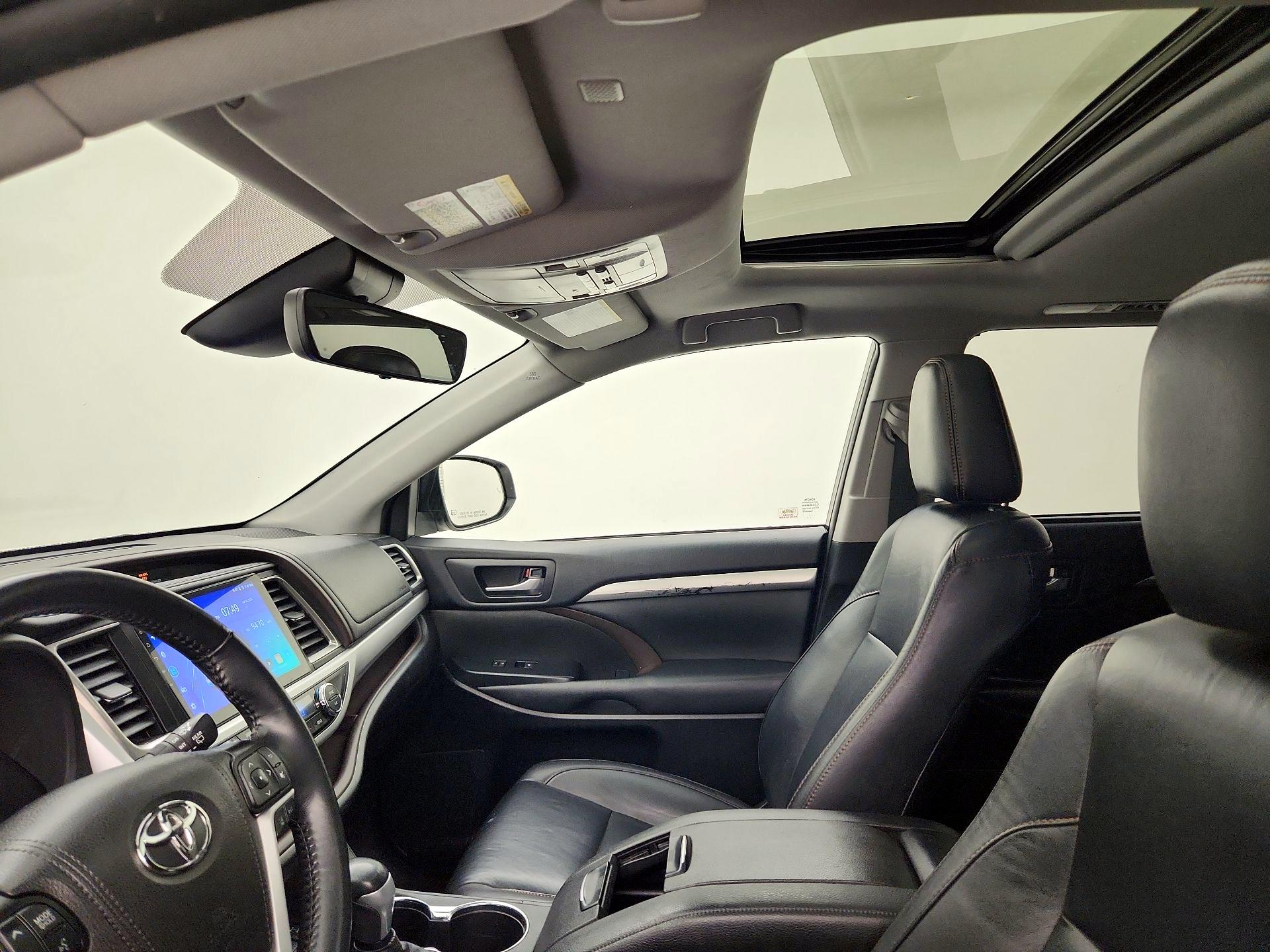 Thumbnail: 2019 Toyota Highlander - 19