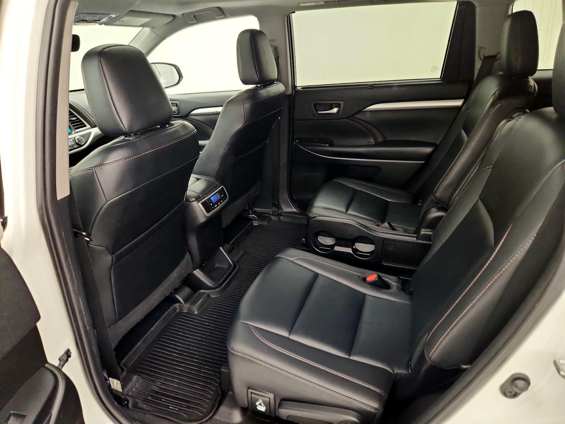 Thumbnail: 2019 Toyota Highlander - 20